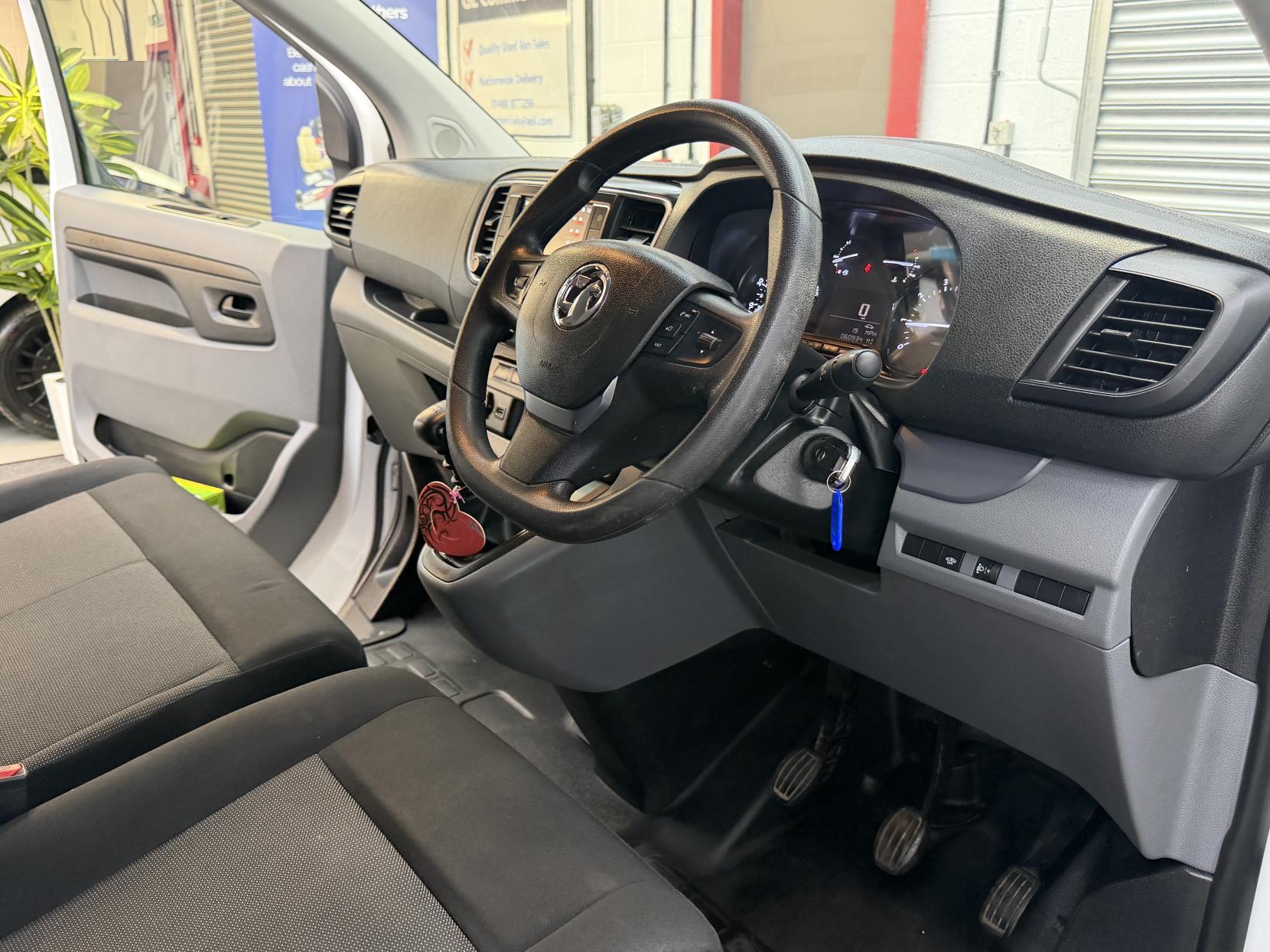 2022 Vauxhall Vivaro 1.5 Turbo D 2900 Dynamic Panel Van 6dr Diesel Manual L2 H1 Euro 6 (s/s) (100 ps) - Thumbnail 11