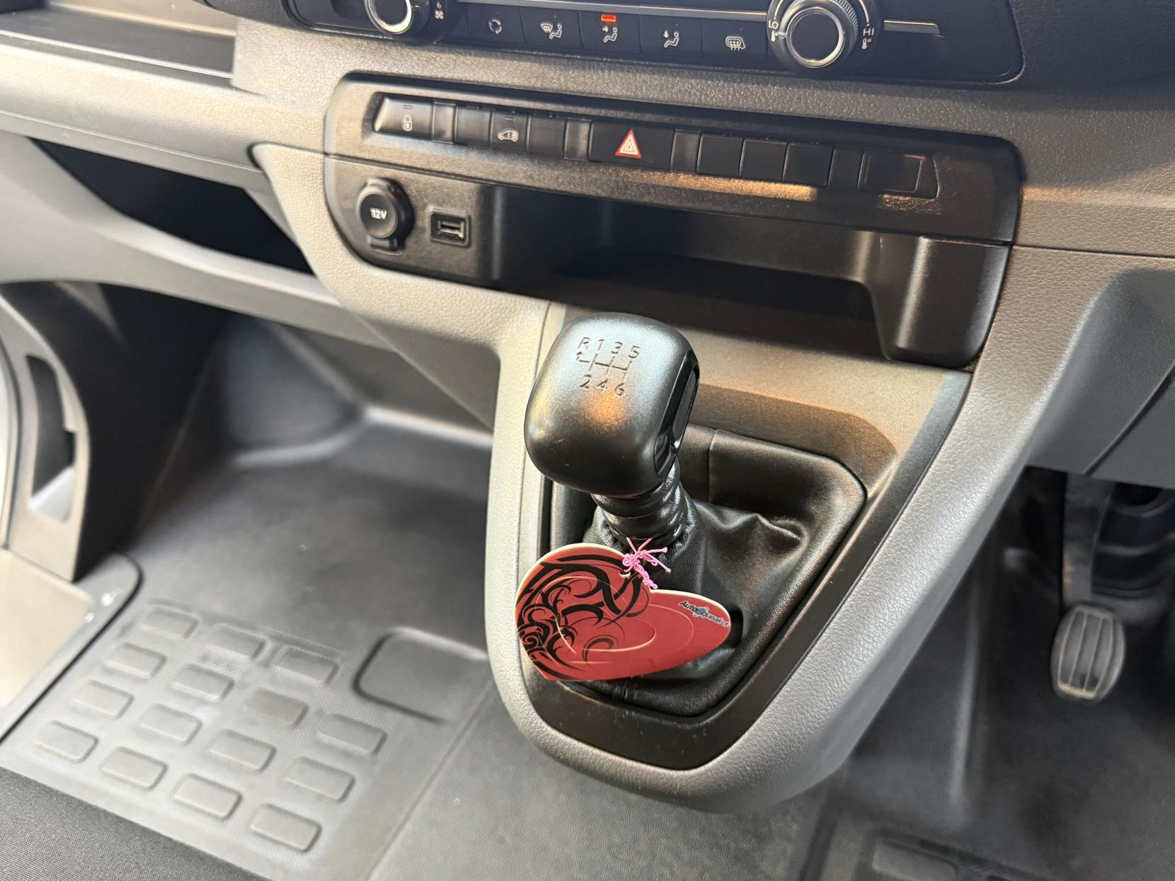 2022 Vauxhall Vivaro 1.5 Turbo D 2900 Dynamic Panel Van 6dr Diesel Manual L2 H1 Euro 6 (s/s) (100 ps) - Thumbnail 14