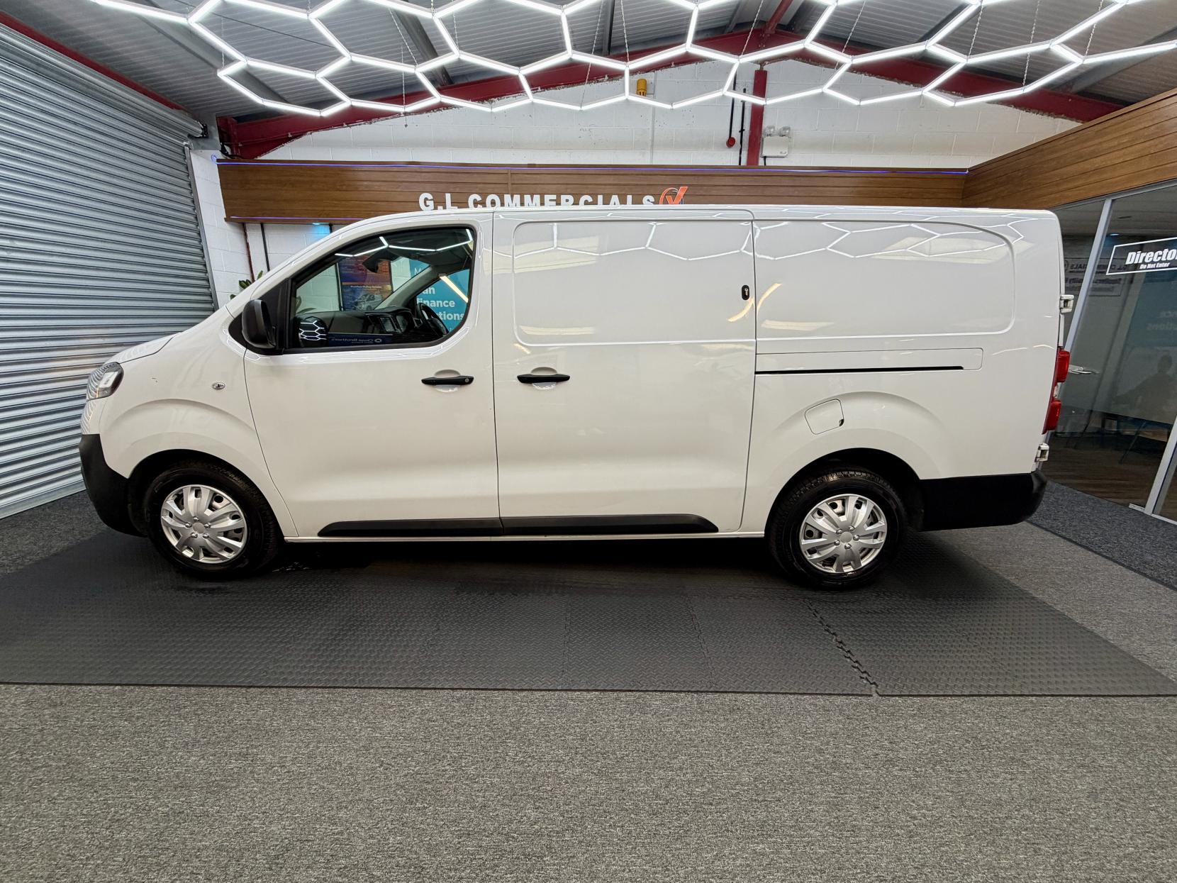 2022 Vauxhall Vivaro 1.5 Turbo D 2900 Dynamic Panel Van 6dr Diesel Manual L2 H1 Euro 6 (s/s) (100 ps) - Thumbnail 3