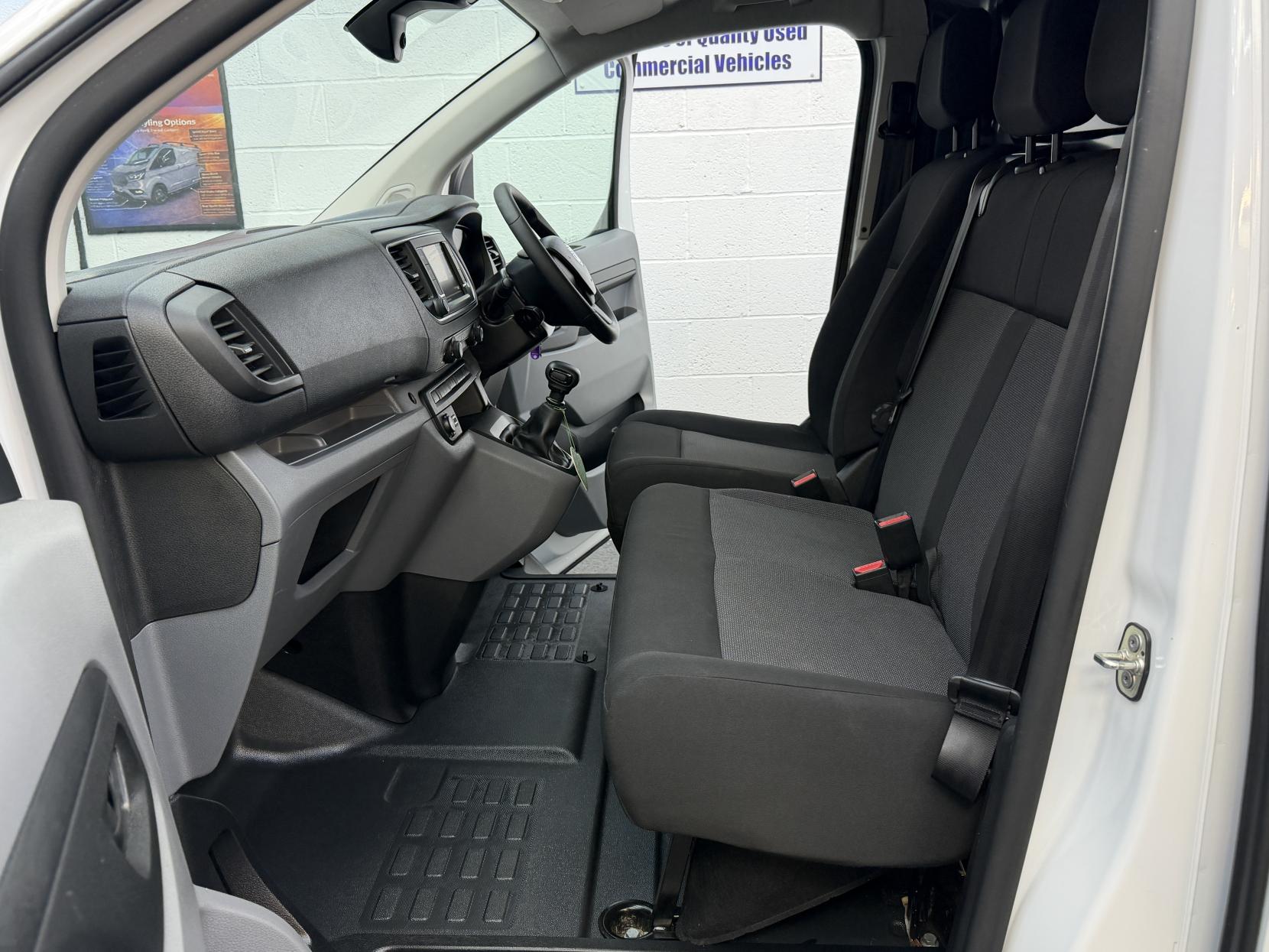 2022 Vauxhall Vivaro 1.5 Turbo D 2900 Dynamic Panel Van 6dr Diesel Manual L1 H1 Euro 6 (s/s) (100 ps) - Thumbnail 10