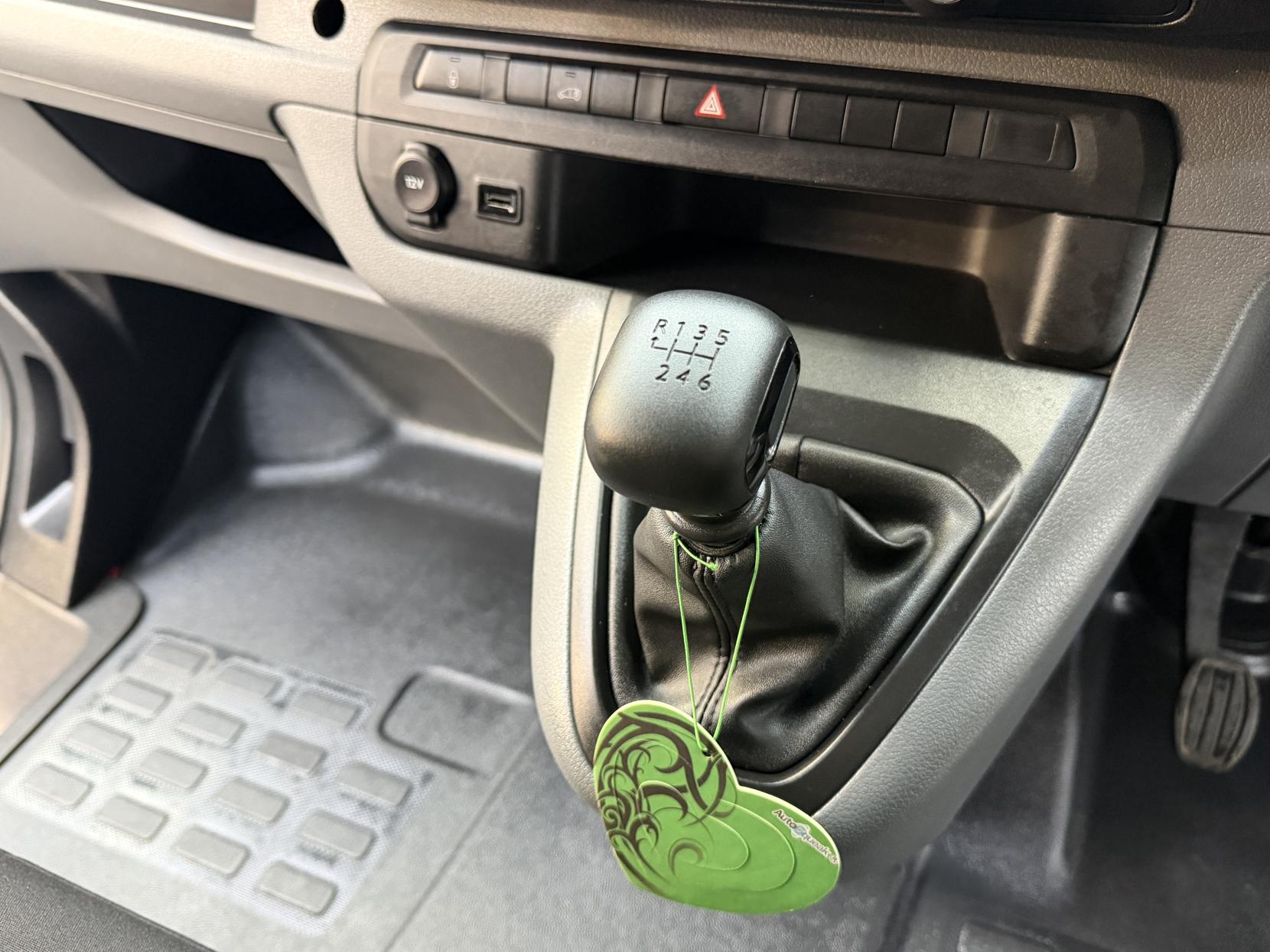 2022 Vauxhall Vivaro 1.5 Turbo D 2900 Dynamic Panel Van 6dr Diesel Manual L1 H1 Euro 6 (s/s) (100 ps) - Thumbnail 16