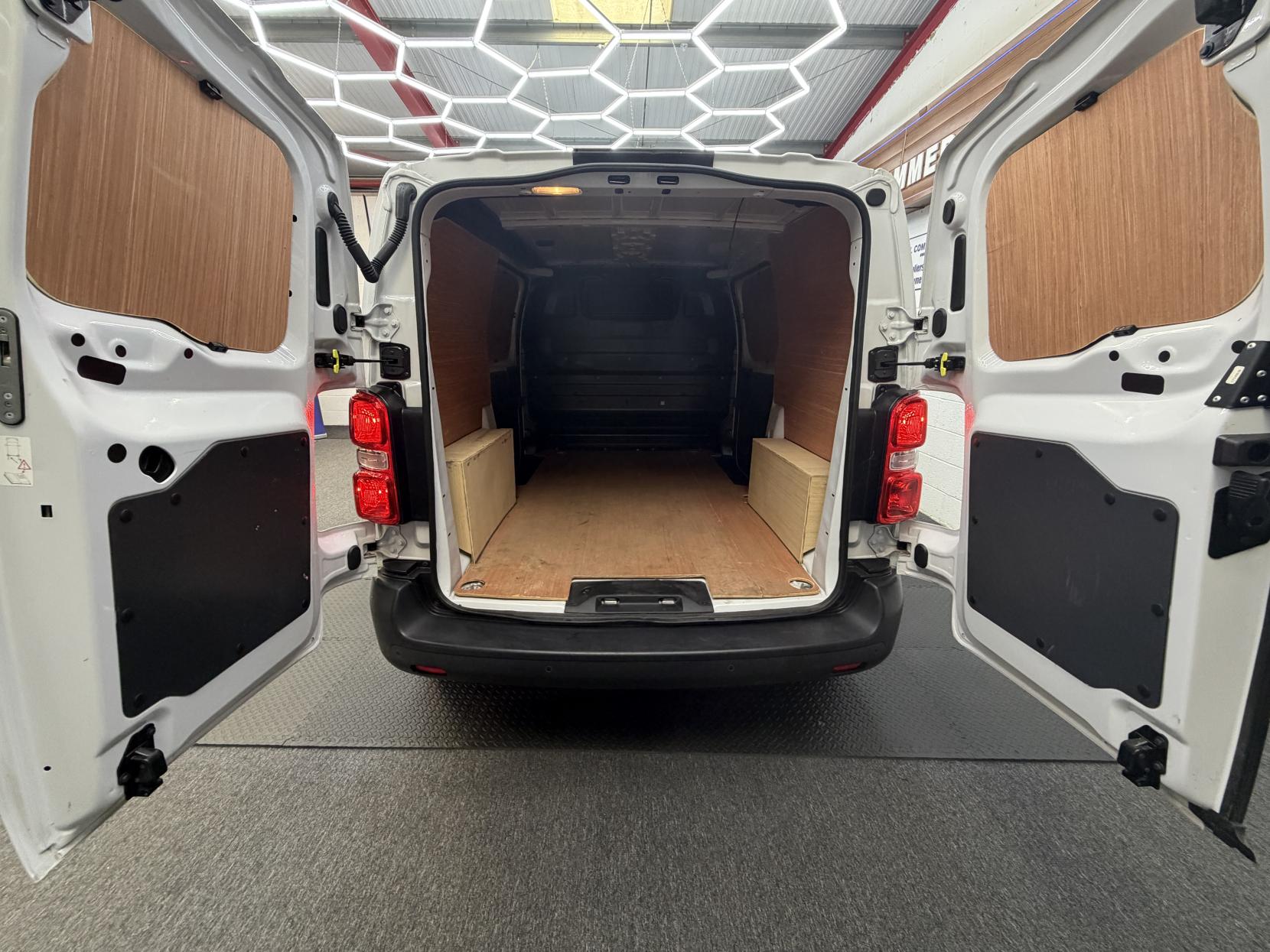 2022 Vauxhall Vivaro 1.5 Turbo D 2900 Dynamic Panel Van 6dr Diesel Manual L1 H1 Euro 6 (s/s) (100 ps) - Thumbnail 7