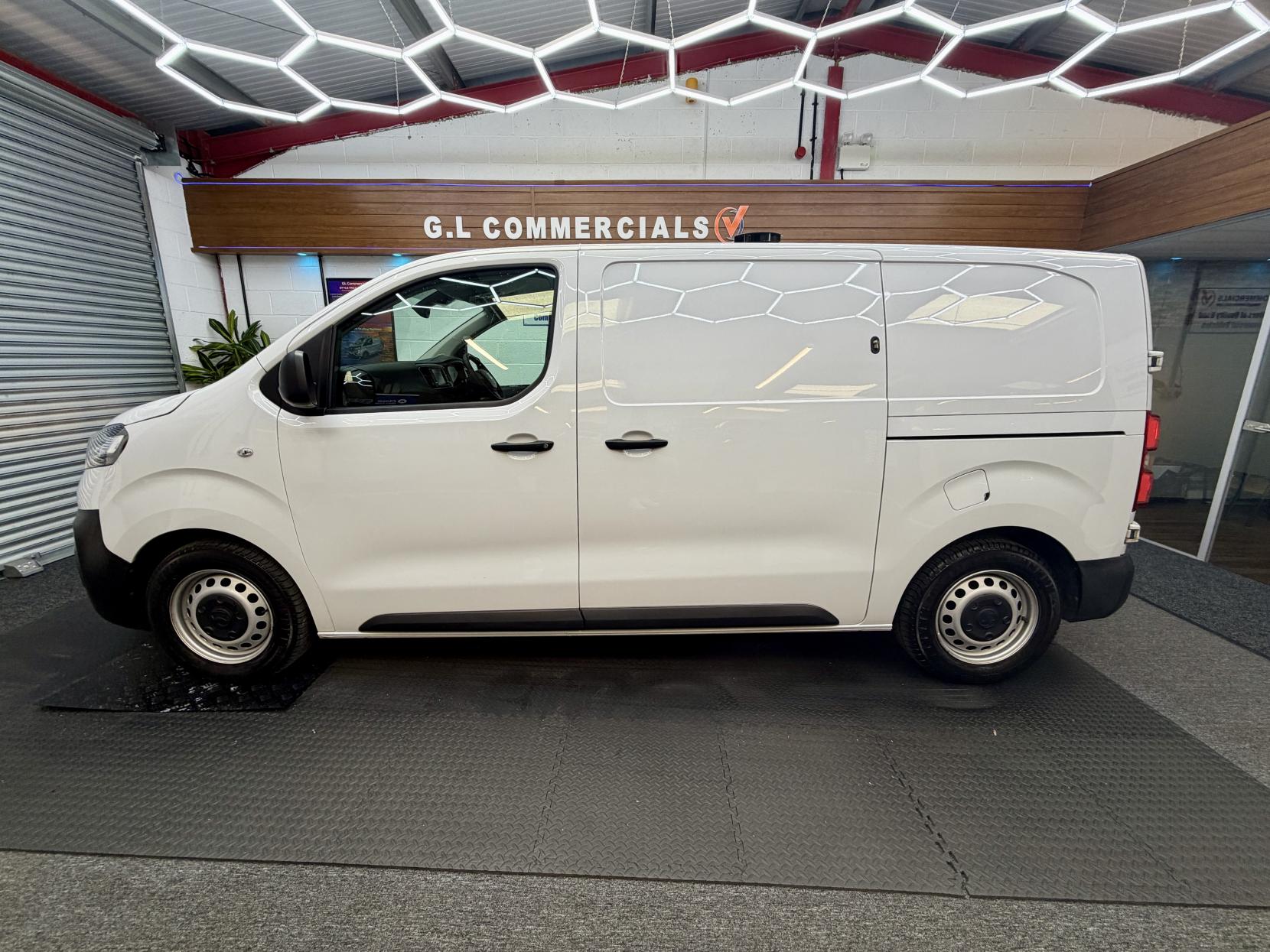 2022 Vauxhall Vivaro 1.5 Turbo D 2900 Dynamic Panel Van 6dr Diesel Manual L1 H1 Euro 6 (s/s) (100 ps) - Thumbnail 2