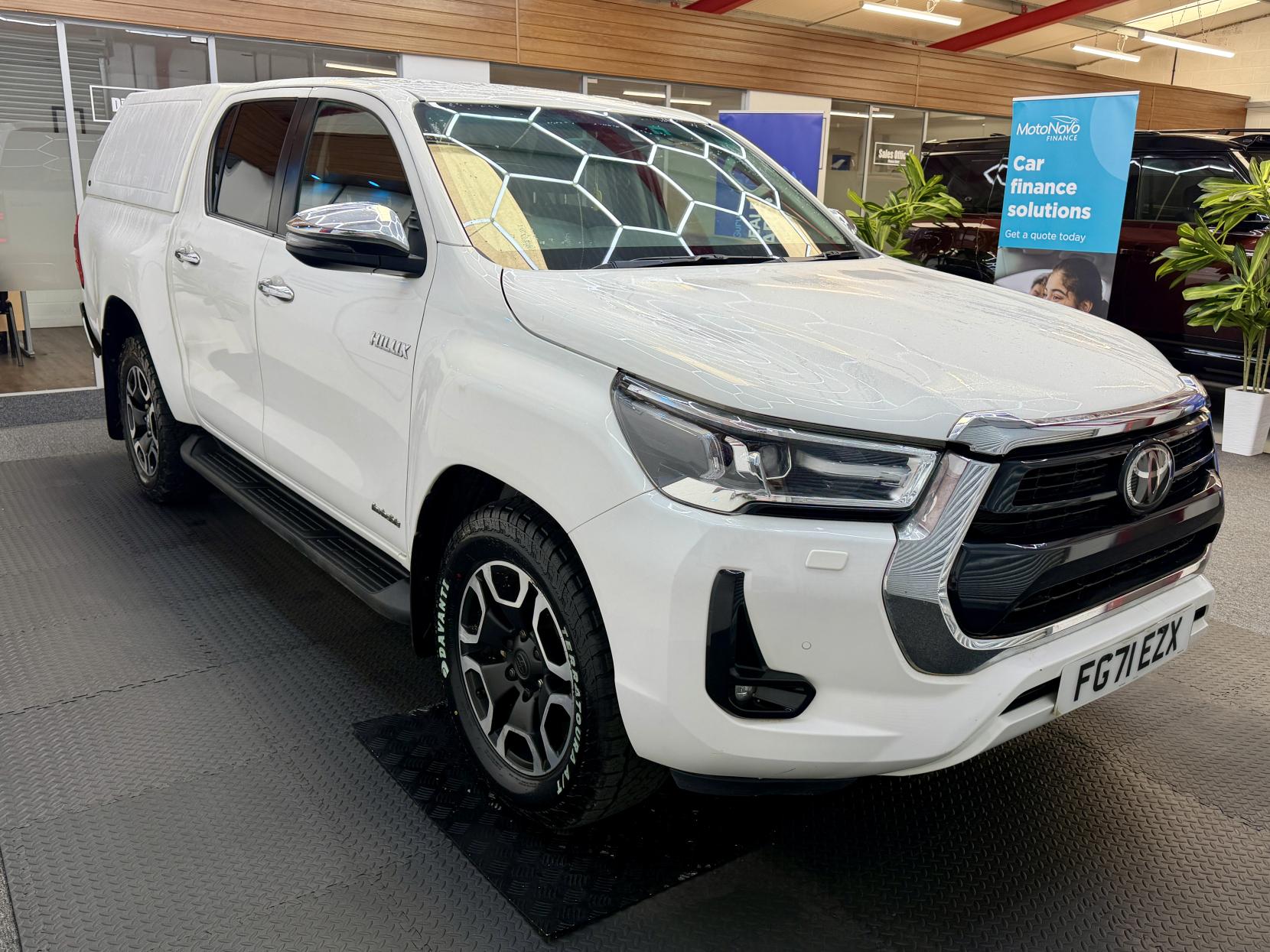 2022 Toyota Hilux 2.4 D-4D Invincible Pickup Double Cab 4dr Diesel Manual 4WD Euro 6 (s/s) (150 ps) - Thumbnail 6