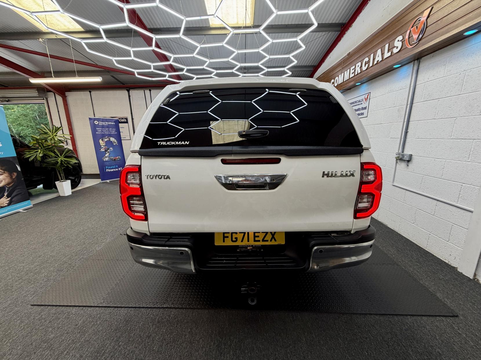 2022 Toyota Hilux 2.4 D-4D Invincible Pickup Double Cab 4dr Diesel Manual 4WD Euro 6 (s/s) (150 ps) - Thumbnail 7