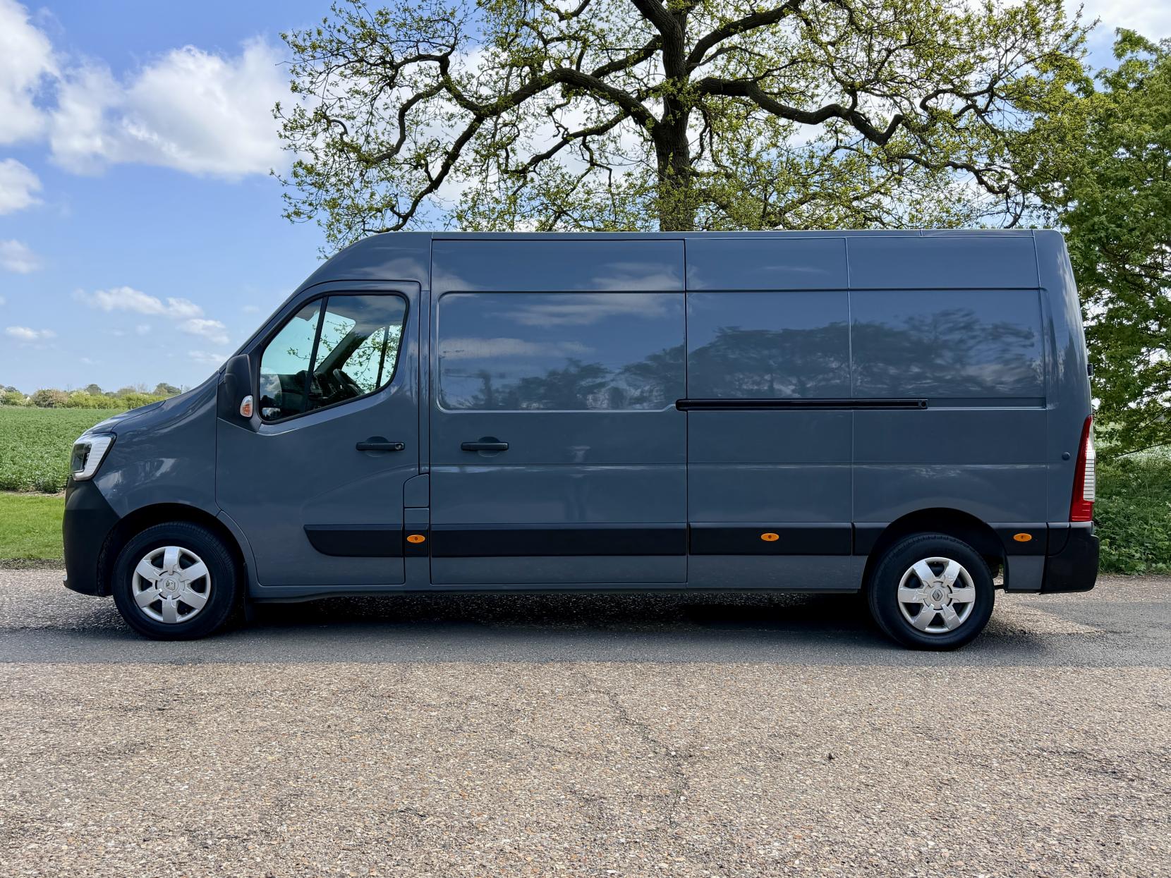 2023 Renault Master 2.3 dCi 35 Business+ Panel Van 4dr Diesel Manual FWD LWB Medium Roof Euro 6 (135 ps) - Thumbnail 2