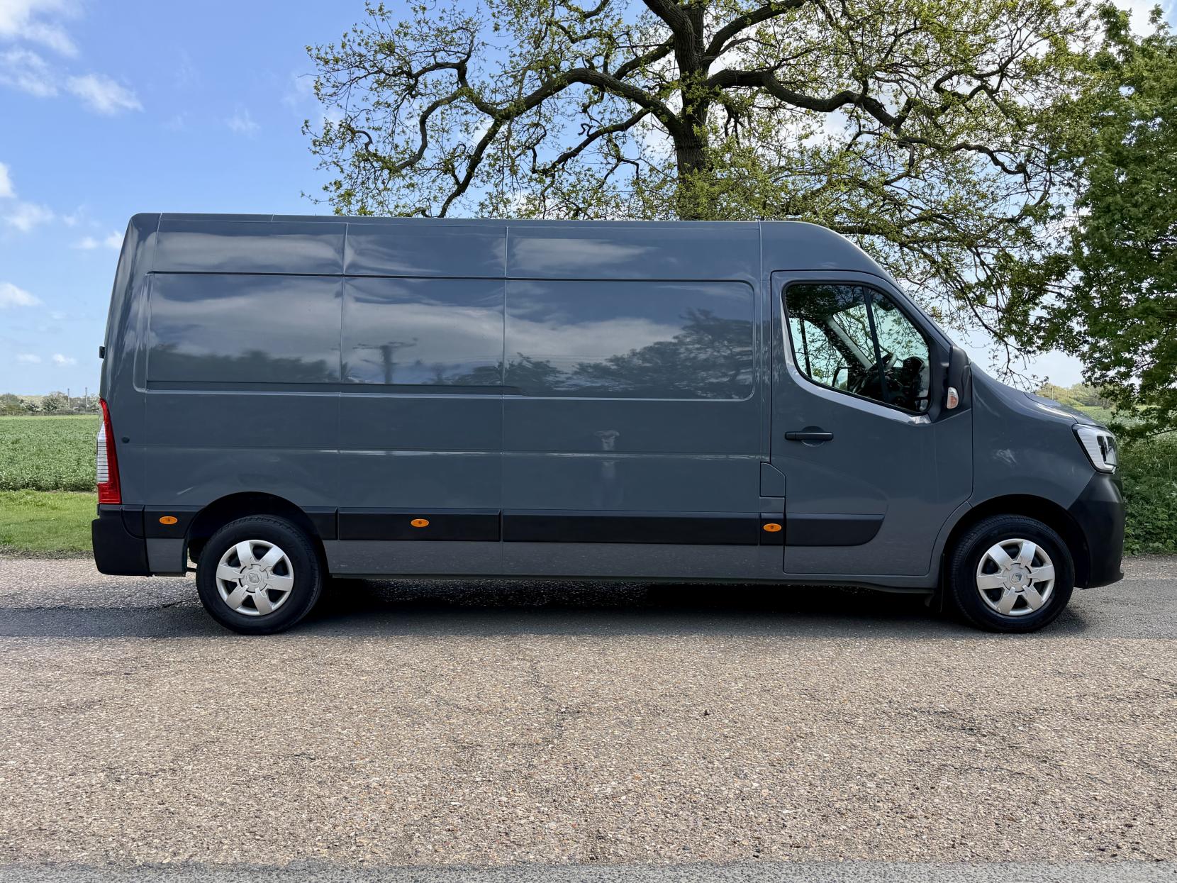 2023 Renault Master 2.3 dCi 35 Business+ Panel Van 4dr Diesel Manual FWD LWB Medium Roof Euro 6 (135 ps) - Thumbnail 7