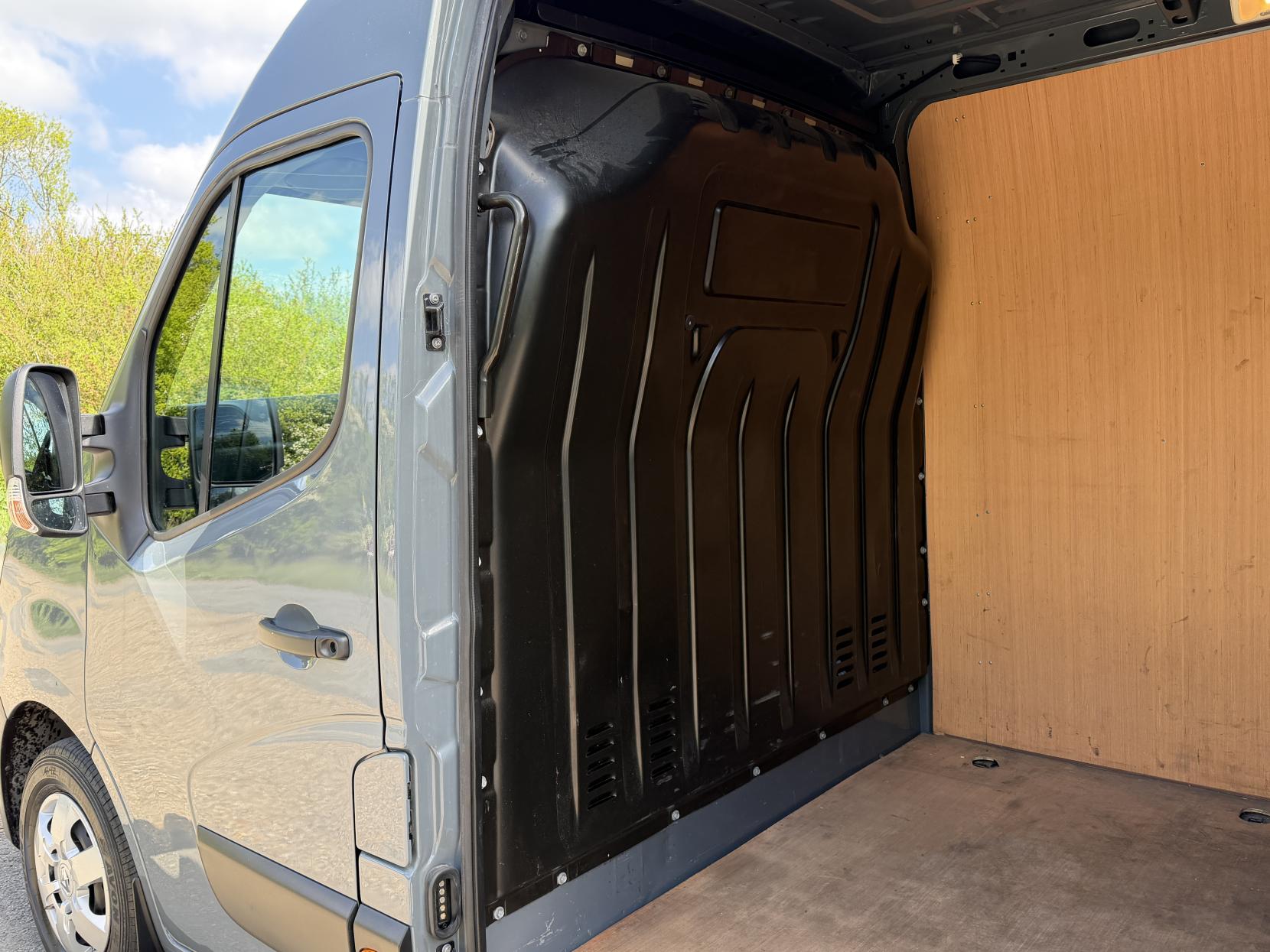 2023 Renault Master 2.3 dCi 35 Business+ Panel Van 4dr Diesel Manual FWD LWB Medium Roof Euro 6 (135 ps) - Thumbnail 15