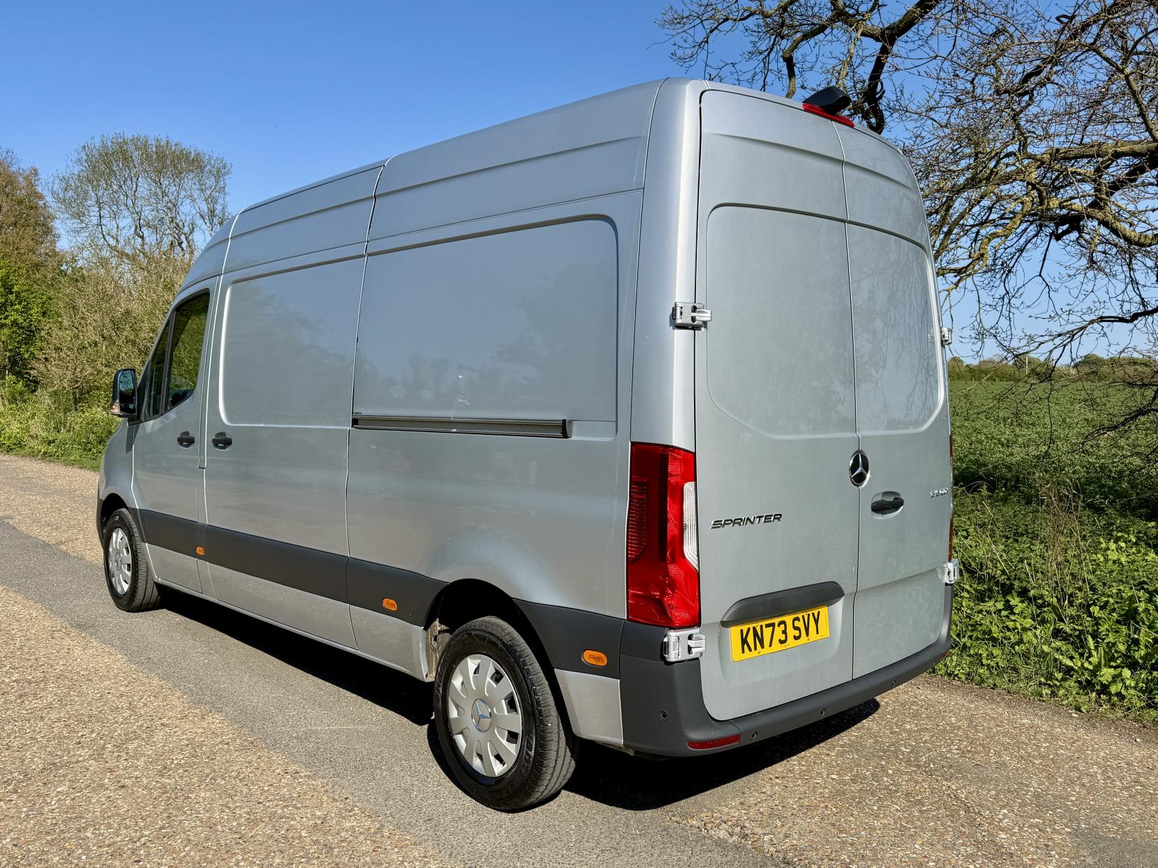 2023 Mercedes-Benz Sprinter 2.0 315 CDI Premium Panel Van 5dr Diesel Manual FWD L2 H2 Euro 6 (s/s) (150 ps) - Thumbnail 4
