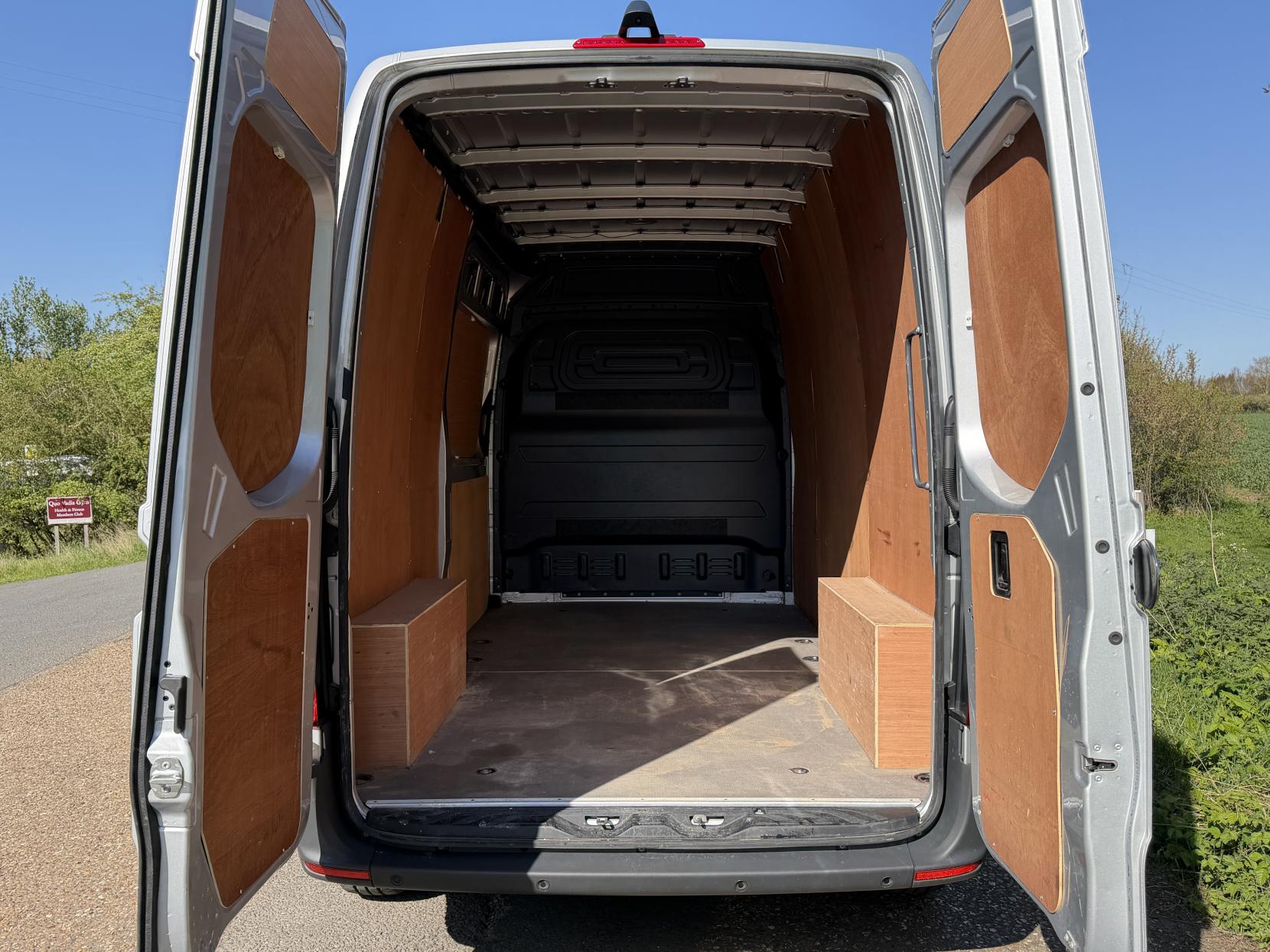 2023 Mercedes-Benz Sprinter 2.0 315 CDI Premium Panel Van 5dr Diesel Manual FWD L2 H2 Euro 6 (s/s) (150 ps) - Thumbnail 14
