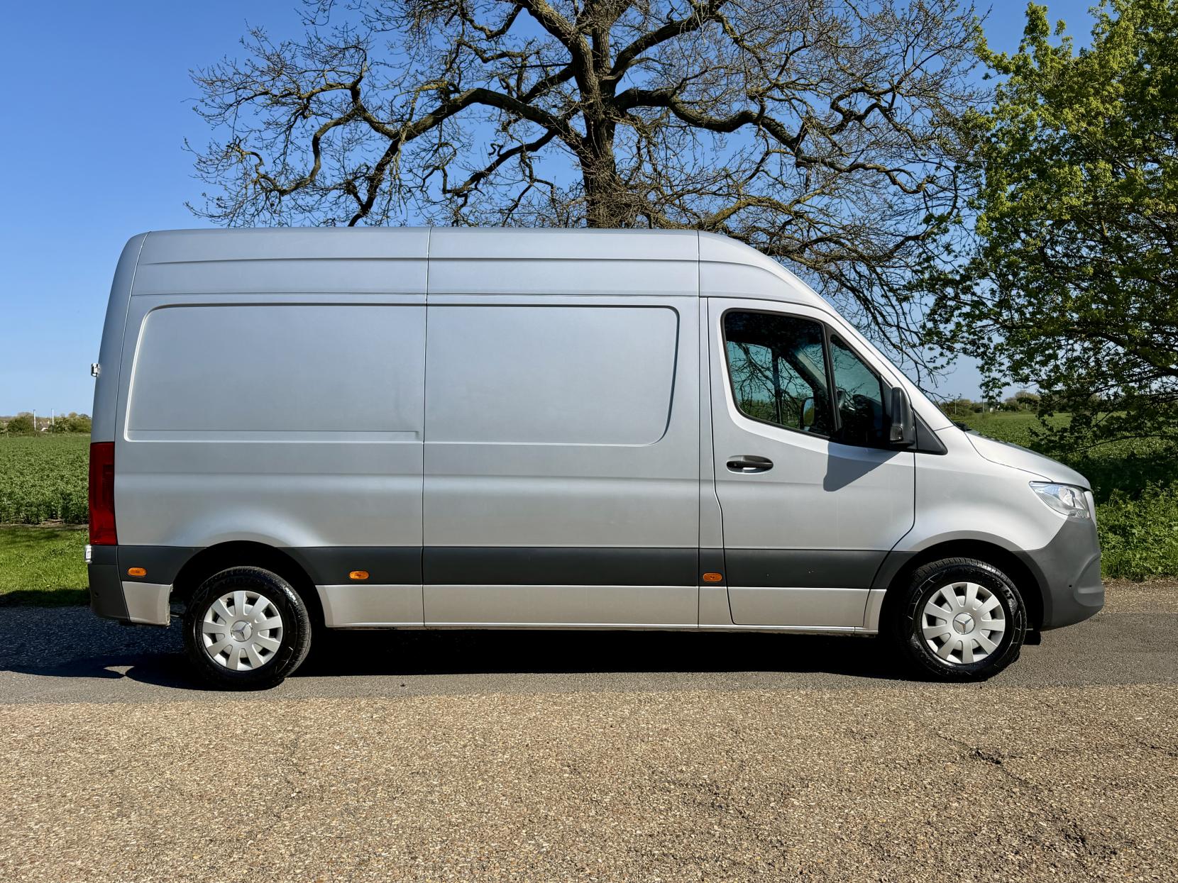 2023 Mercedes-Benz Sprinter 2.0 315 CDI Premium Panel Van 5dr Diesel Manual FWD L2 H2 Euro 6 (s/s) (150 ps) - Thumbnail 6