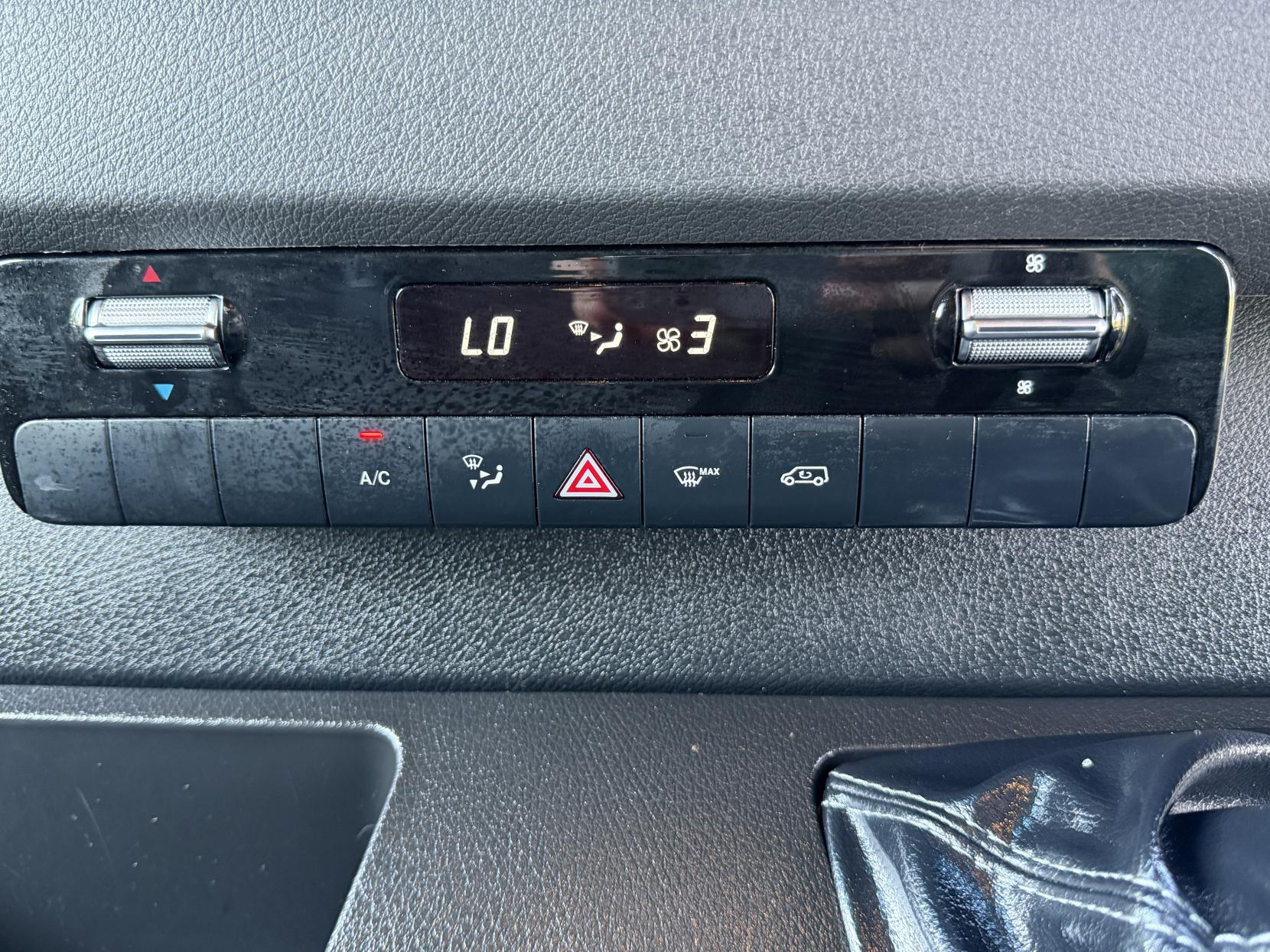 2023 Mercedes-Benz Sprinter 2.0 315 CDI Premium Panel Van 5dr Diesel Manual FWD L2 H2 Euro 6 (s/s) (150 ps) - Thumbnail 15
