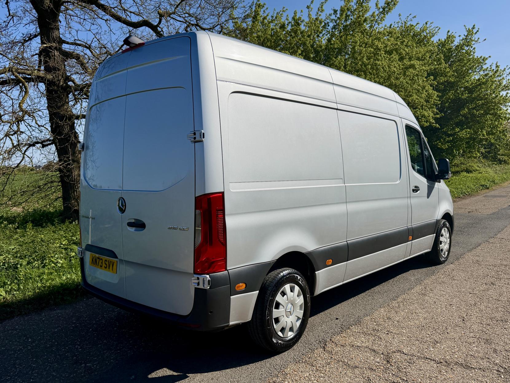 2023 Mercedes-Benz Sprinter 2.0 315 CDI Premium Panel Van 5dr Diesel Manual FWD L2 H2 Euro 6 (s/s) (150 ps) - Thumbnail 5