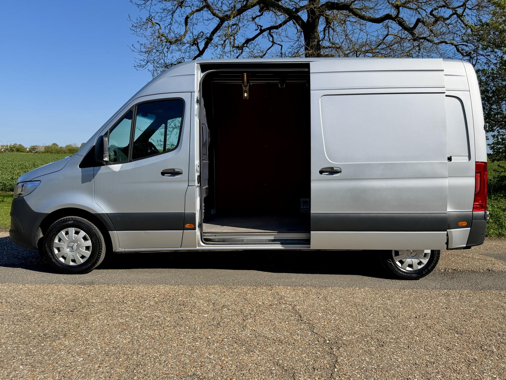 2023 Mercedes-Benz Sprinter 2.0 315 CDI Premium Panel Van 5dr Diesel Manual FWD L2 H2 Euro 6 (s/s) (150 ps) - Thumbnail 3