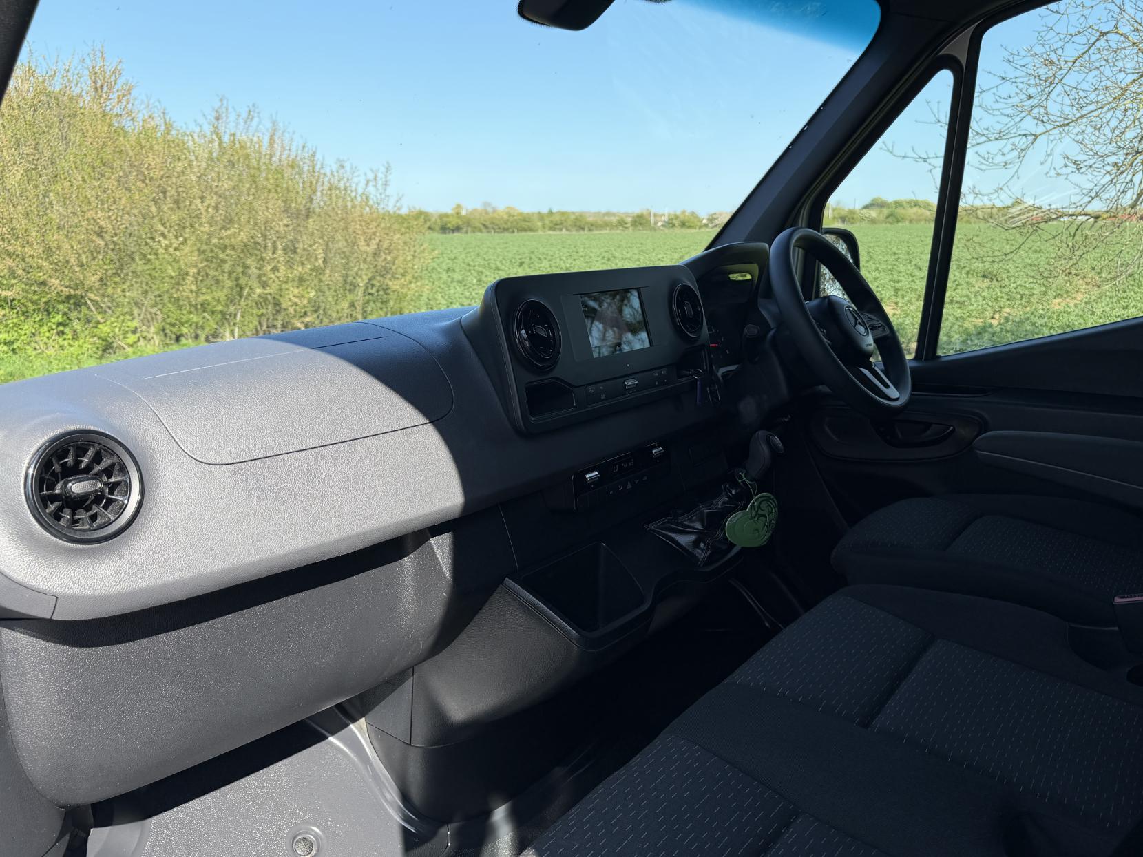 2023 Mercedes-Benz Sprinter 2.0 315 CDI Premium Panel Van 5dr Diesel Manual FWD L2 H2 Euro 6 (s/s) (150 ps) - Thumbnail 12