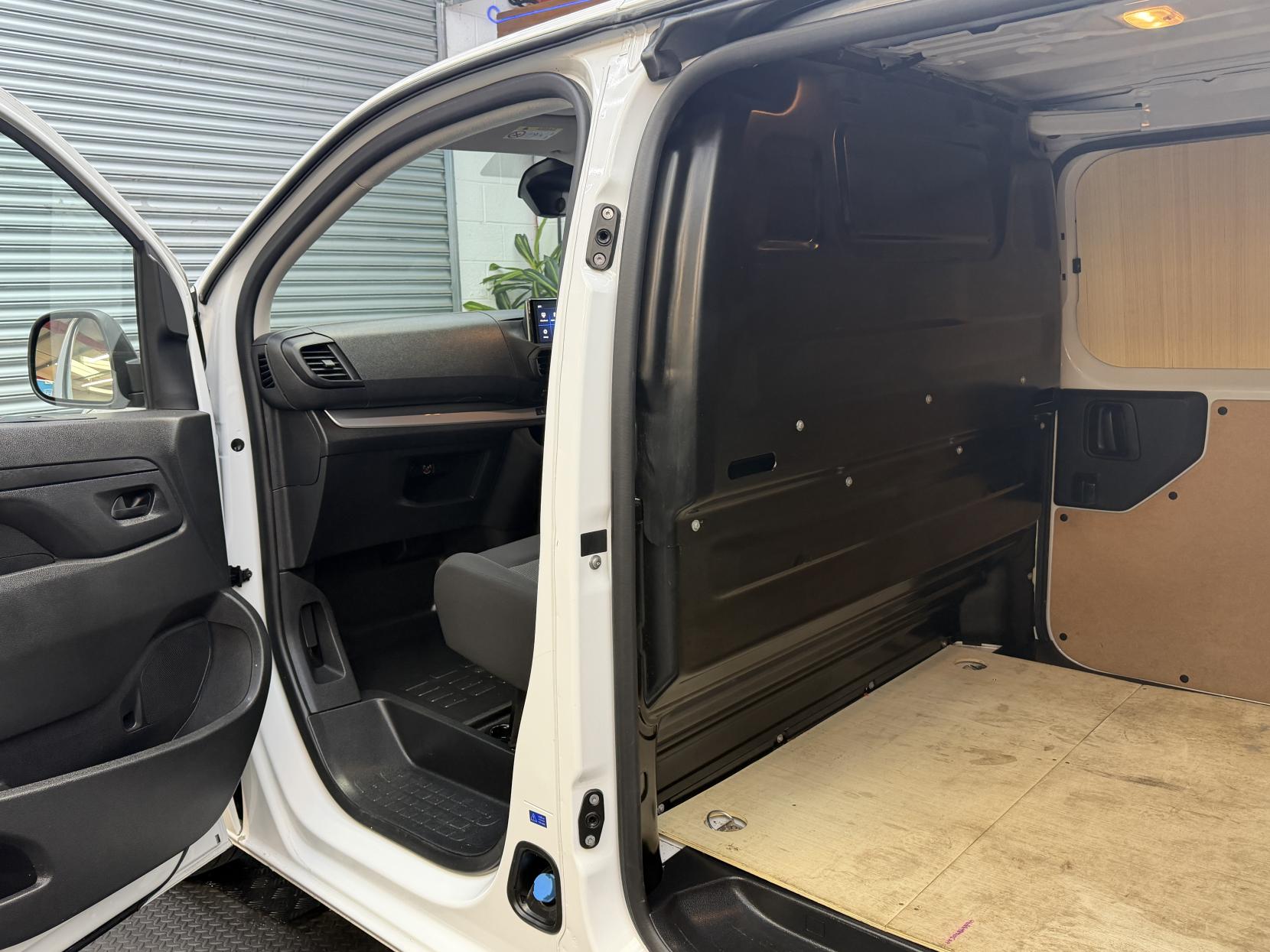 2025 Vauxhall Vivaro 1.5 Turbo D Prime XL Panel Van 6dr Diesel Manual LWB Euro 6 (s/s) (120 ps) - Thumbnail 12
