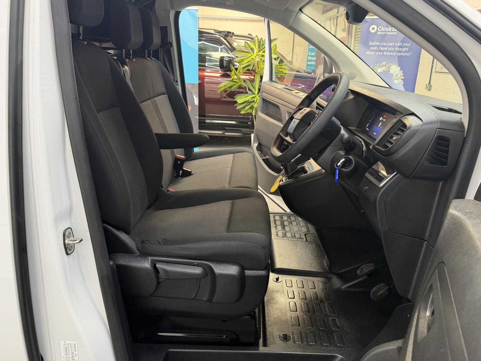 2025 Vauxhall Vivaro 1.5 Turbo D Prime XL Panel Van 6dr Diesel Manual LWB Euro 6 (s/s) (120 ps) - Thumbnail 9