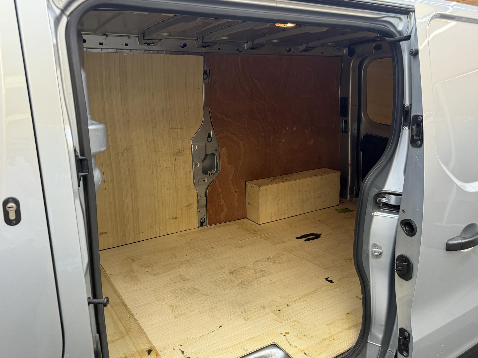 2023 Renault Trafic 2.0 dCi Blue LL30 Business+ Panel Van 5dr Diesel Manual L2 H1 Euro 6 (s/s) (130 ps) - Thumbnail 12