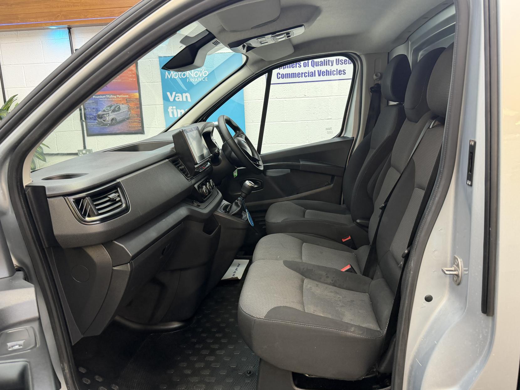 2023 Renault Trafic 2.0 dCi Blue LL30 Business+ Panel Van 5dr Diesel Manual L2 H1 Euro 6 (s/s) (130 ps) - Thumbnail 9