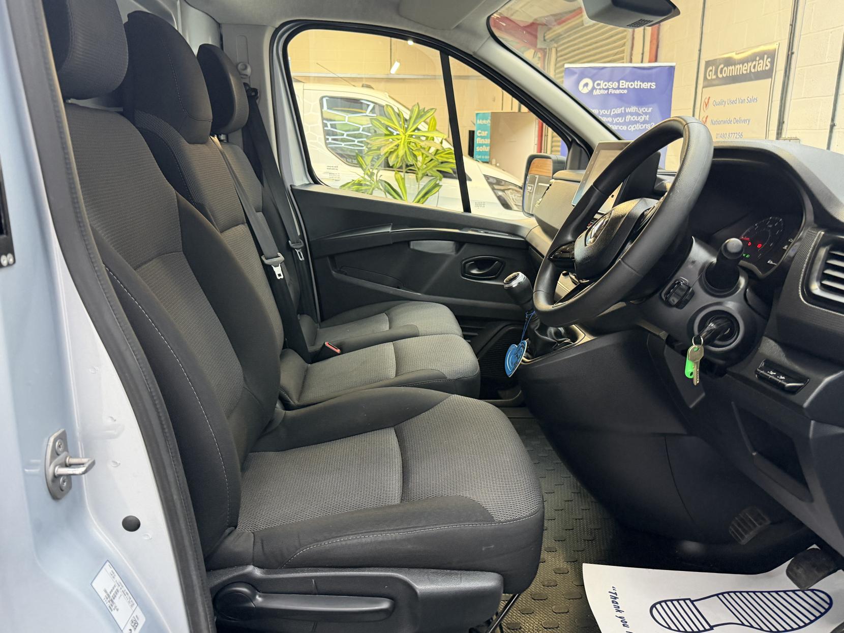 2023 Renault Trafic 2.0 dCi Blue LL30 Business+ Panel Van 5dr Diesel Manual L2 H1 Euro 6 (s/s) (130 ps) - Thumbnail 8