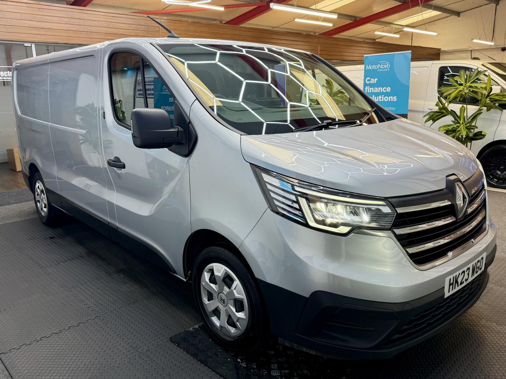 2023 Renault Trafic 2.0 dCi Blue LL30 Business+ Panel Van 5dr Diesel Manual L2 H1 Euro 6 (s/s) (130 ps) - Thumbnail 5