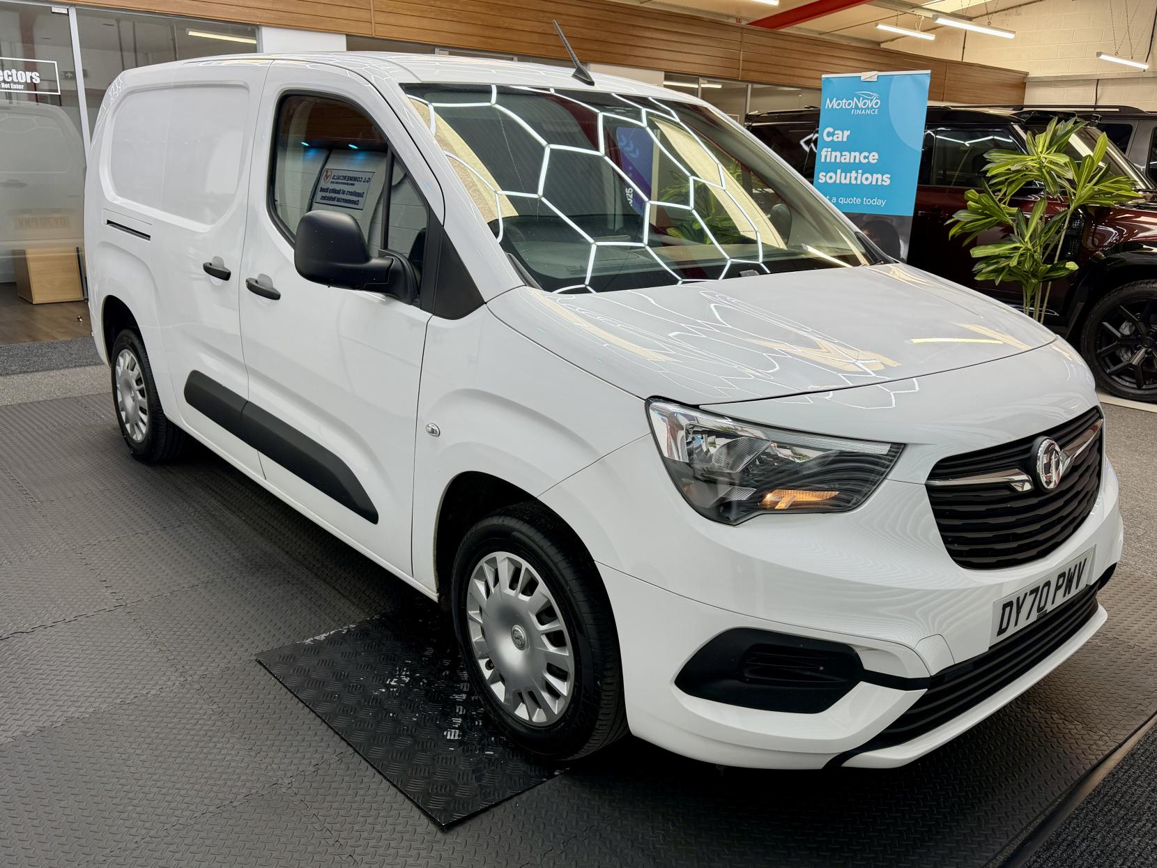2020 Vauxhall Combo 1.5 Turbo D 2300 Sportive Panel Van 4dr Diesel Manual L2 H1 Euro 6 (s/s) (100 ps) - Thumbnail 6