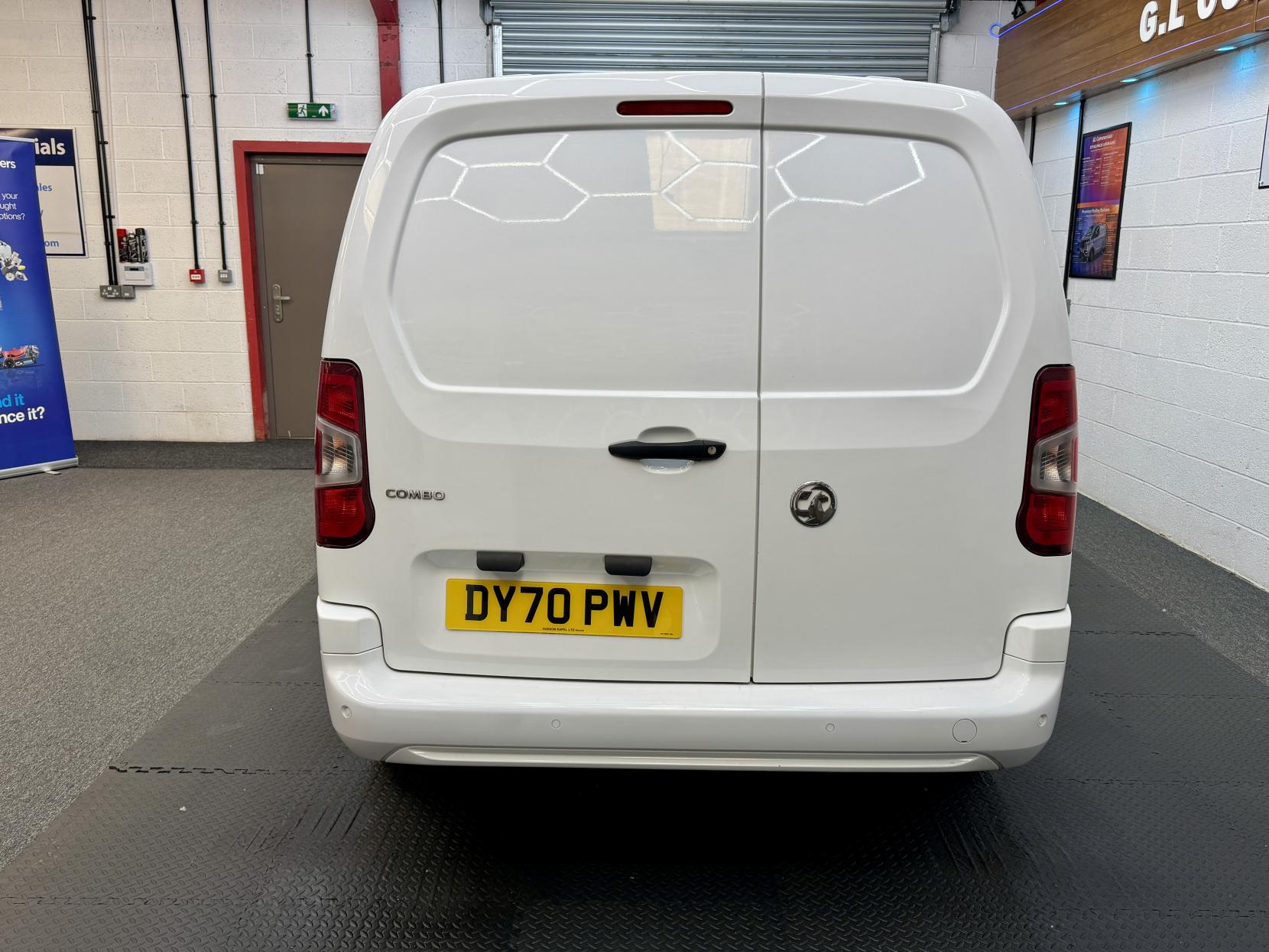 2020 Vauxhall Combo 1.5 Turbo D 2300 Sportive Panel Van 4dr Diesel Manual L2 H1 Euro 6 (s/s) (100 ps) - Thumbnail 7