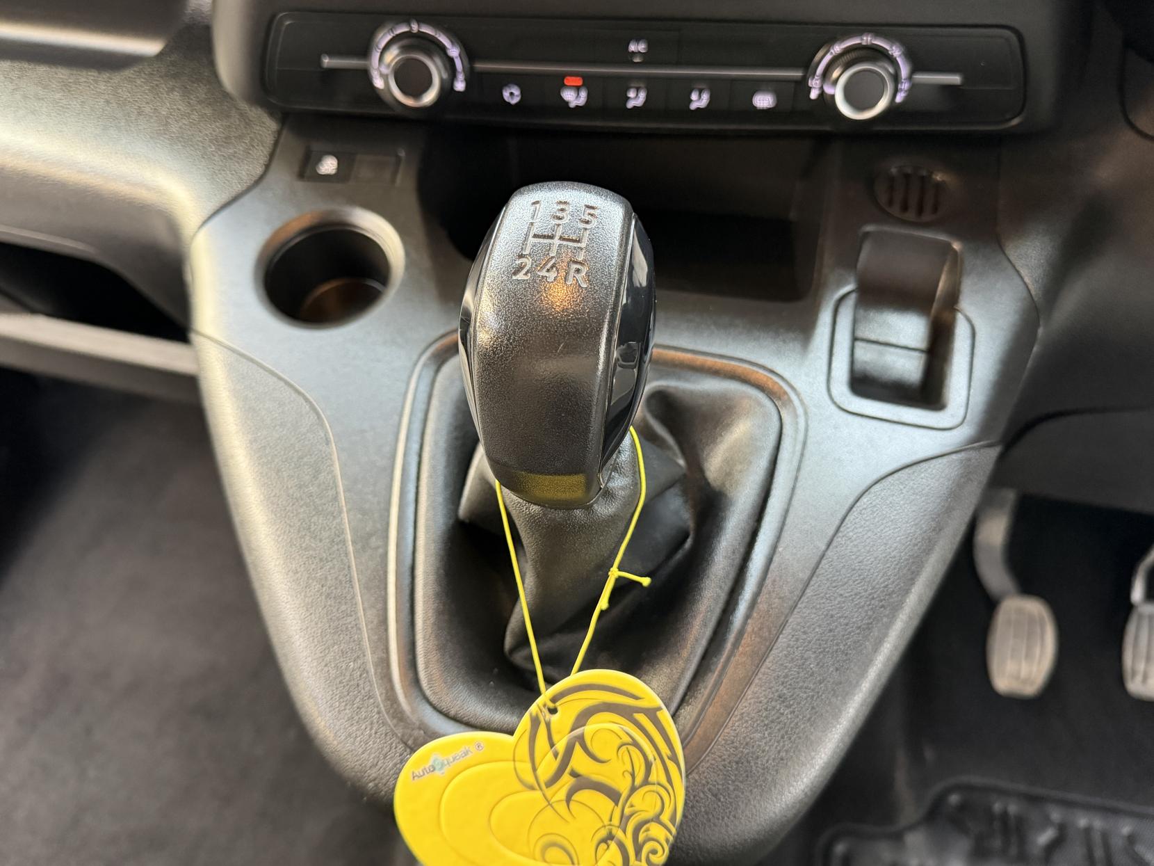2020 Vauxhall Combo 1.5 Turbo D 2300 Sportive Panel Van 4dr Diesel Manual L2 H1 Euro 6 (s/s) (100 ps) - Thumbnail 16