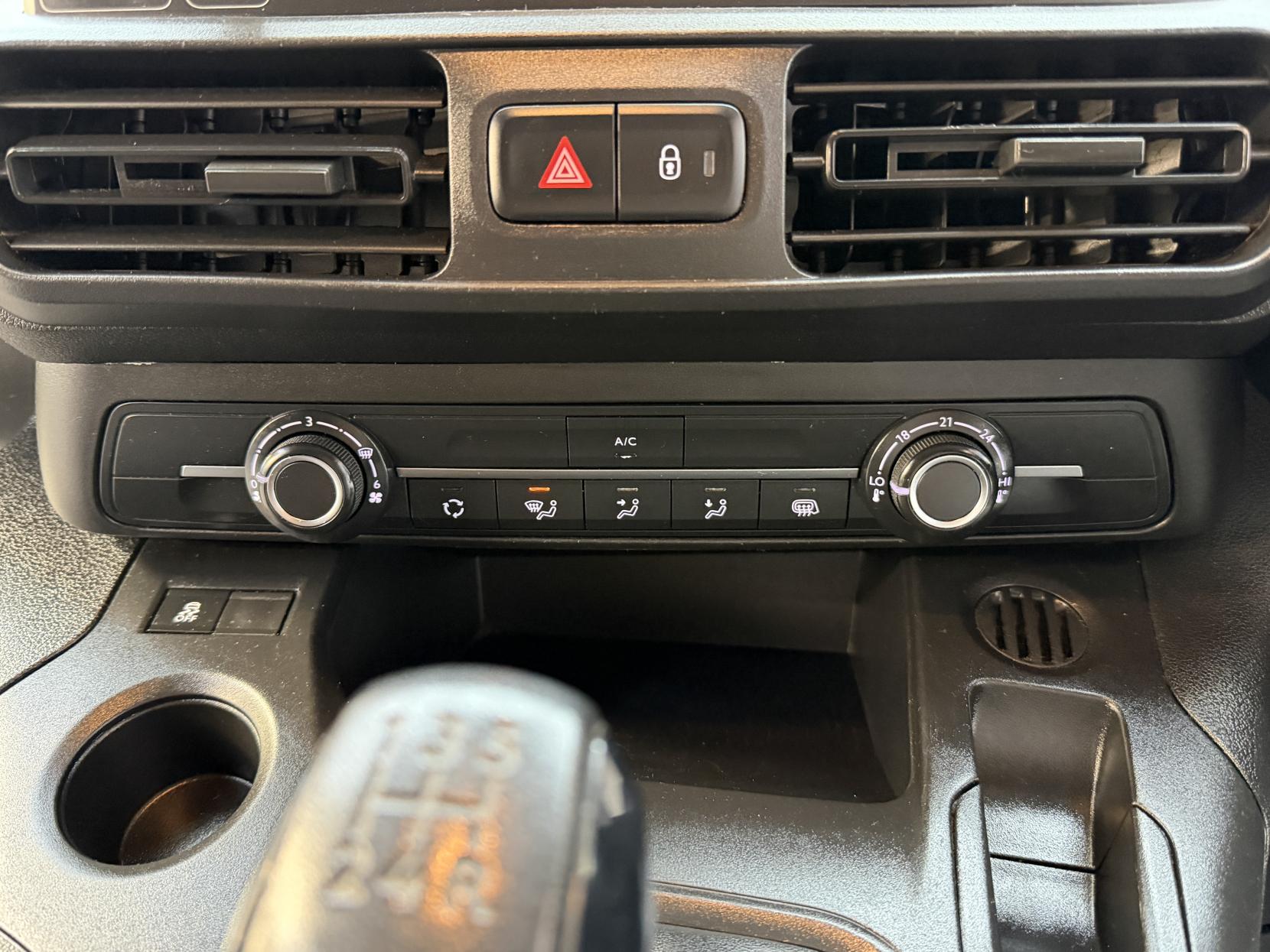 2020 Vauxhall Combo 1.5 Turbo D 2300 Sportive Panel Van 4dr Diesel Manual L2 H1 Euro 6 (s/s) (100 ps) - Thumbnail 15