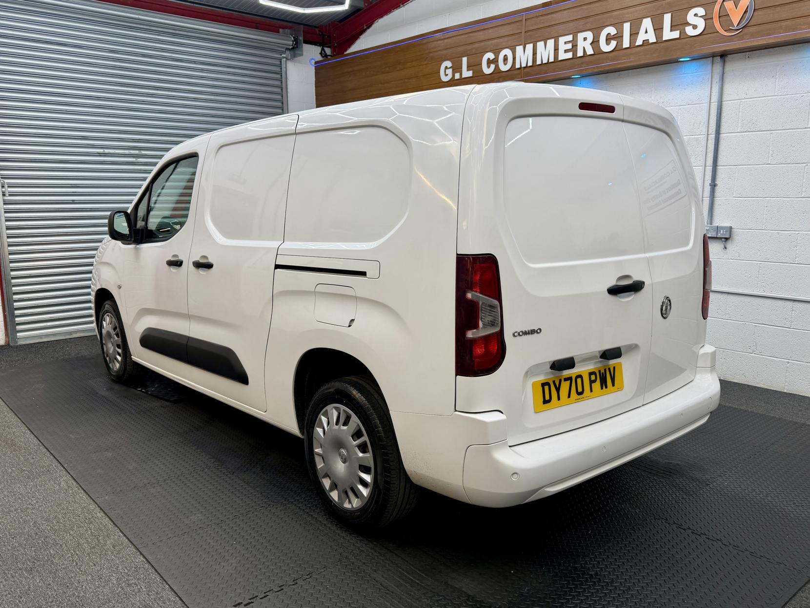 2020 Vauxhall Combo 1.5 Turbo D 2300 Sportive Panel Van 4dr Diesel Manual L2 H1 Euro 6 (s/s) (100 ps) - Thumbnail 4