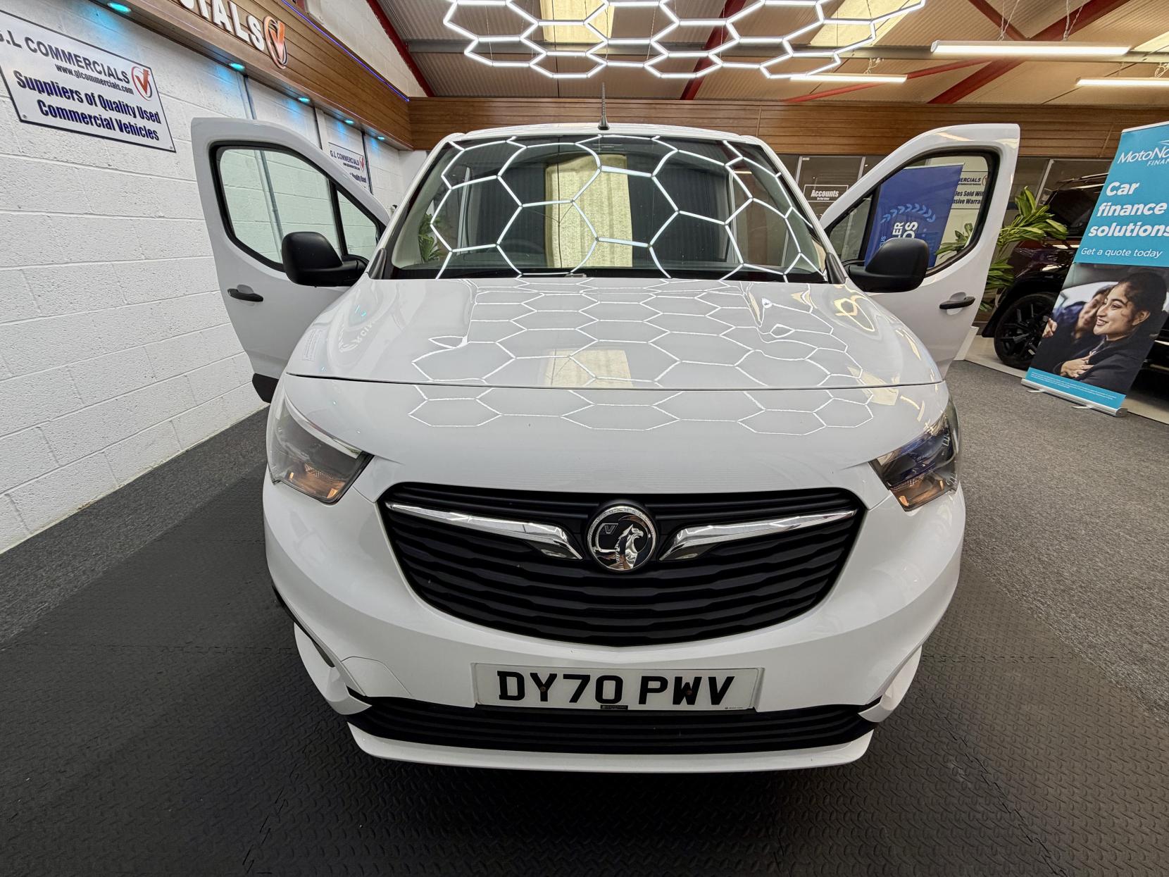 2020 Vauxhall Combo 1.5 Turbo D 2300 Sportive Panel Van 4dr Diesel Manual L2 H1 Euro 6 (s/s) (100 ps) - Thumbnail 3