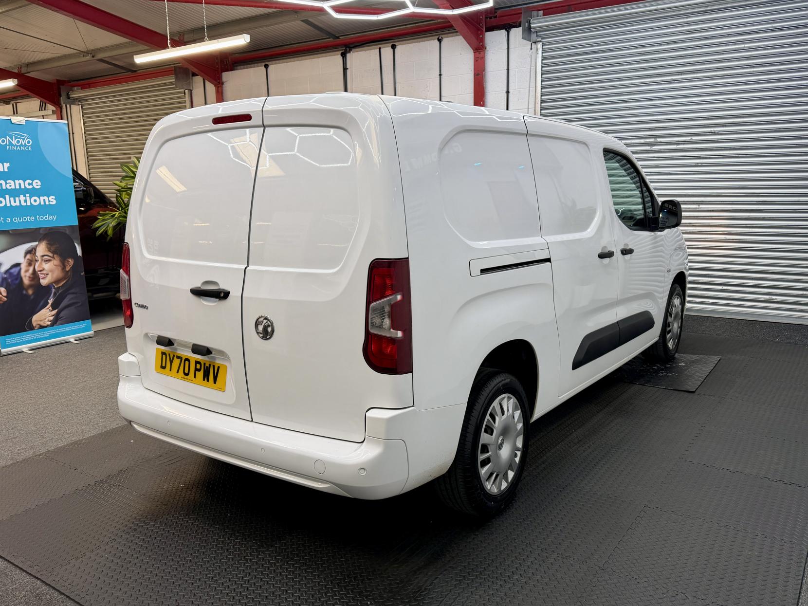 2020 Vauxhall Combo 1.5 Turbo D 2300 Sportive Panel Van 4dr Diesel Manual L2 H1 Euro 6 (s/s) (100 ps) - Thumbnail 5