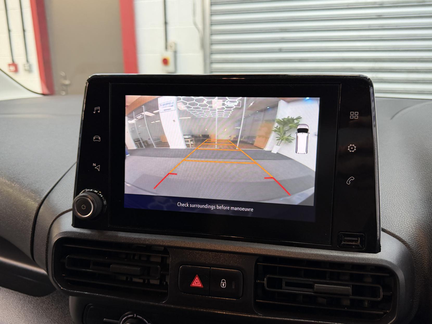 2023 Vauxhall Combo 1.5 Turbo D 2300 Pro Panel Van 6dr Diesel Manual L2 H1 Euro 6 (s/s) (100 ps) - Thumbnail 16