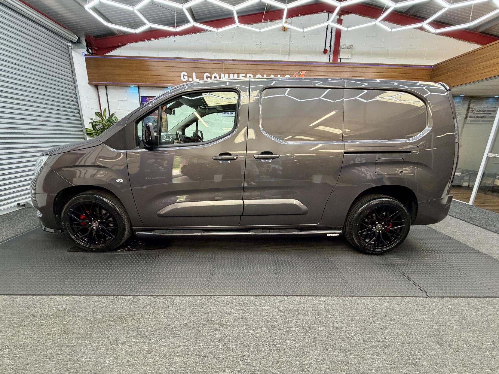 2023 Vauxhall Combo 1.5 Turbo D 2300 Pro Panel Van 6dr Diesel Manual L2 H1 Euro 6 (s/s) (100 ps) - Thumbnail 3