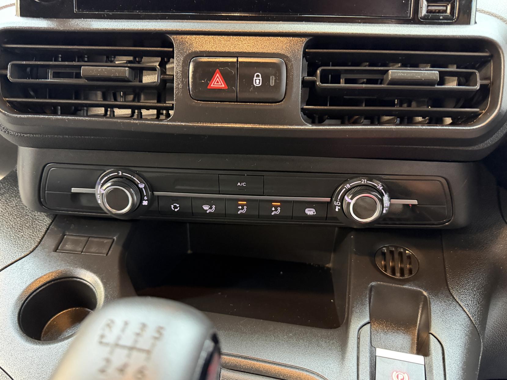 2023 Vauxhall Combo 1.5 Turbo D 2300 Pro Panel Van 6dr Diesel Manual L2 H1 Euro 6 (s/s) (100 ps) - Thumbnail 14