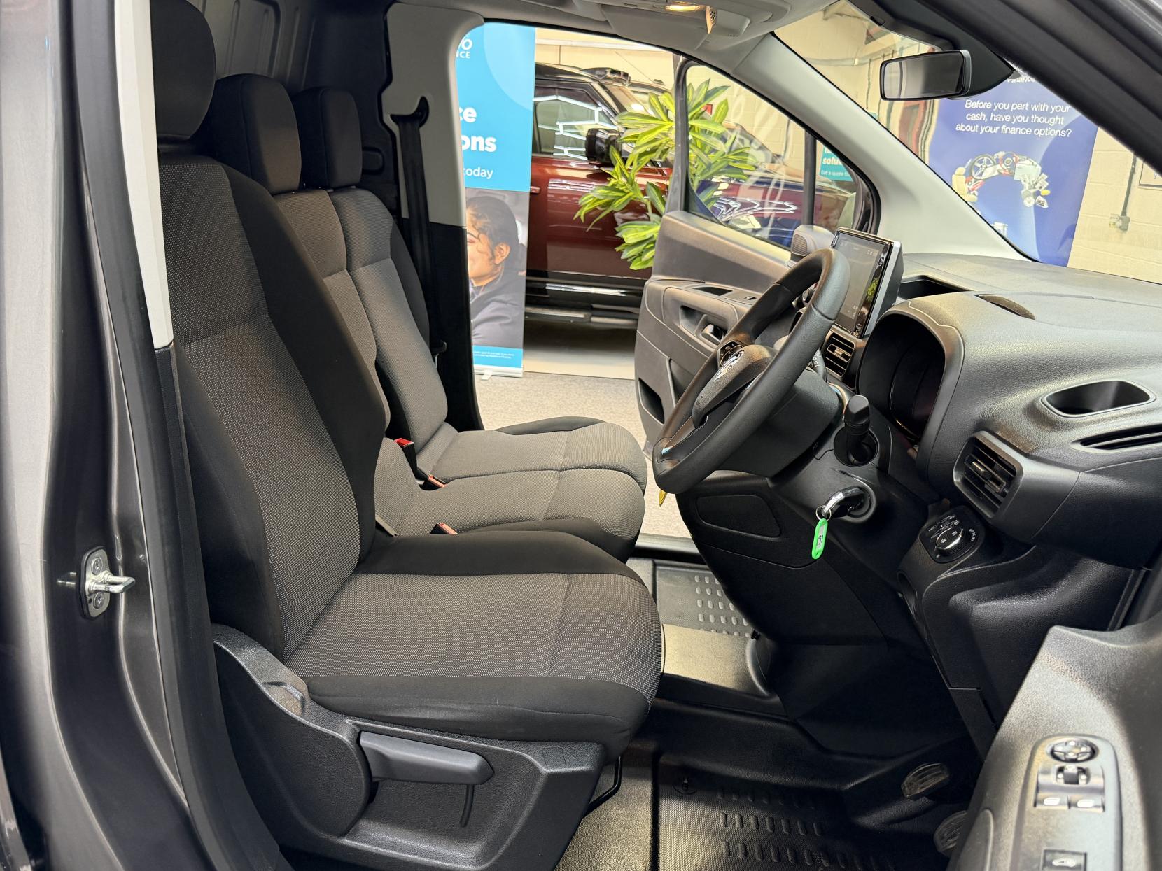 2023 Vauxhall Combo 1.5 Turbo D 2300 Pro Panel Van 6dr Diesel Manual L2 H1 Euro 6 (s/s) (100 ps) - Thumbnail 11