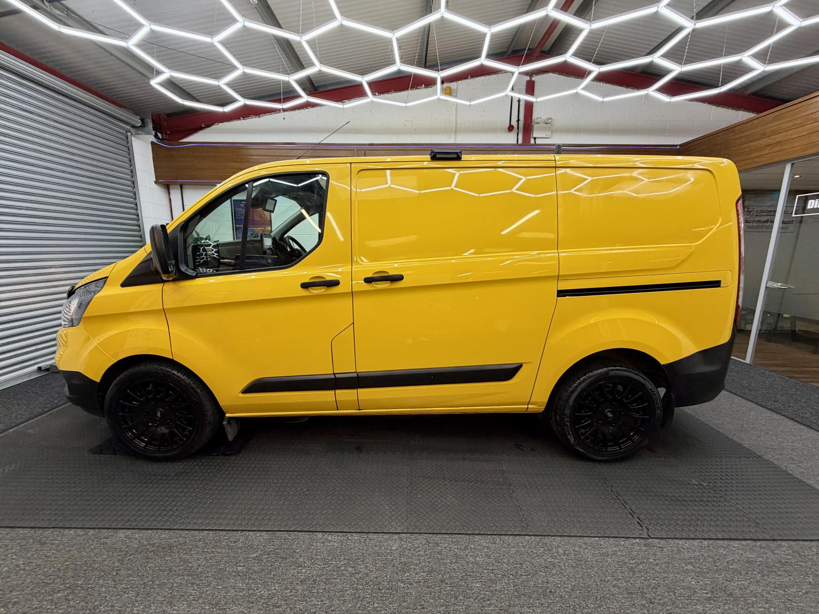 2022 Ford Transit Custom 2.0 340 EcoBlue Leader Panel Van 5dr Diesel Manual L1 H1 Euro 6 (s/s) (130 ps) - Thumbnail 2