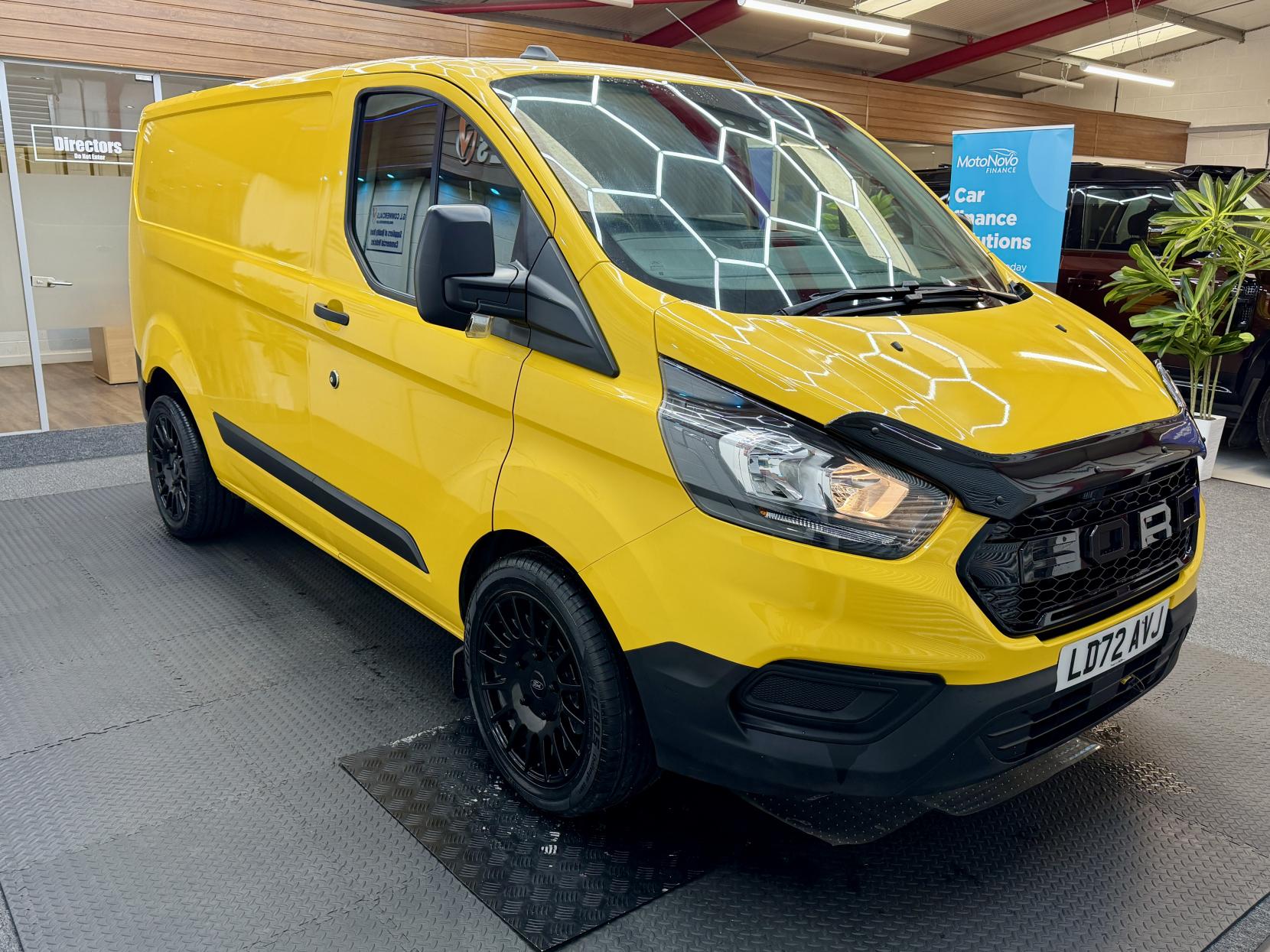 2022 Ford Transit Custom 2.0 340 EcoBlue Leader Panel Van 5dr Diesel Manual L1 H1 Euro 6 (s/s) (130 ps) - Thumbnail 6