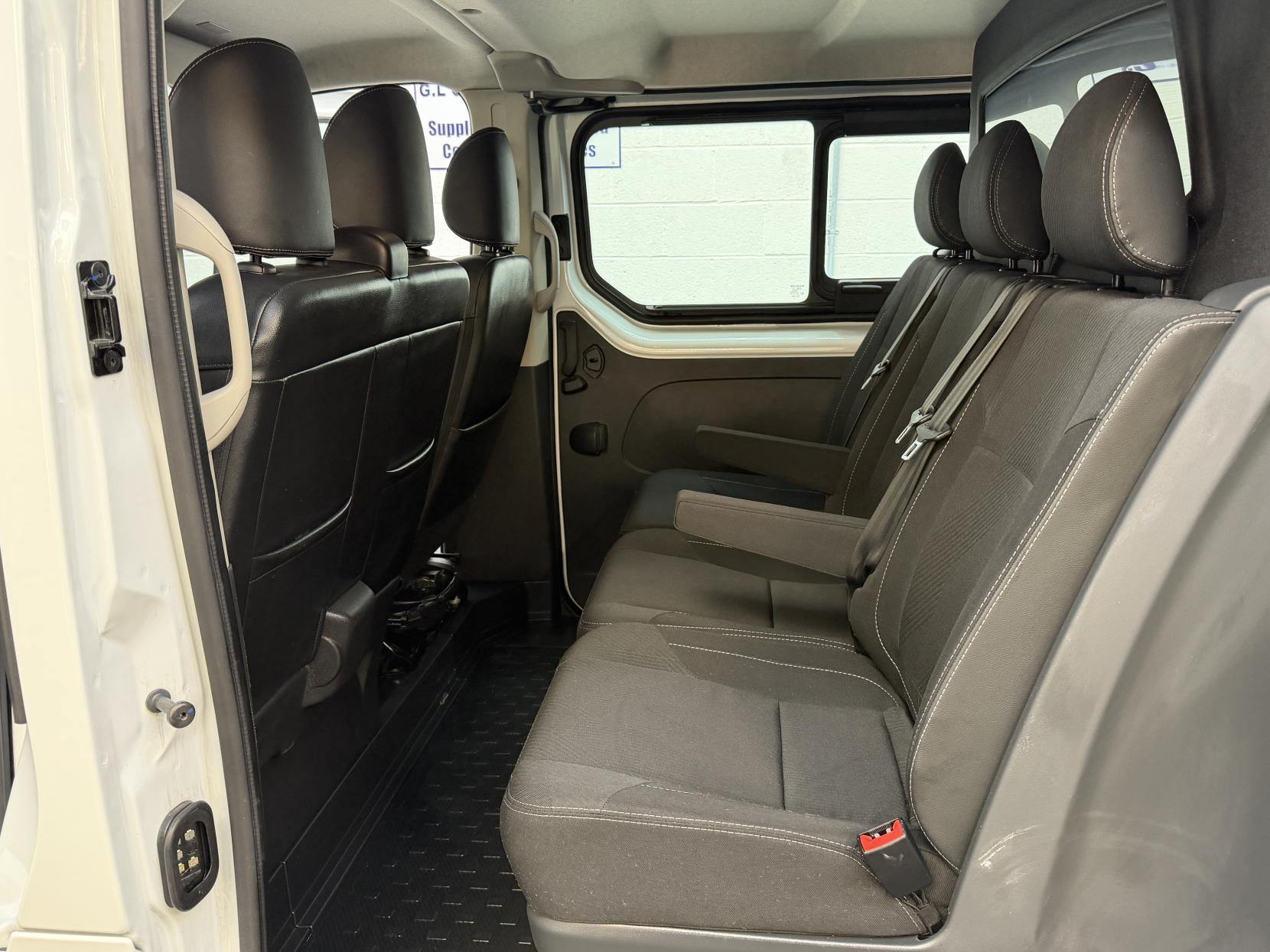 2024 Renault Trafic 2.0 dCi Blue LL30 Extra Crew Van Double Cab 6dr Diesel Manual L2 H1 Euro 6 (s/s) (150 ps) - Thumbnail 11