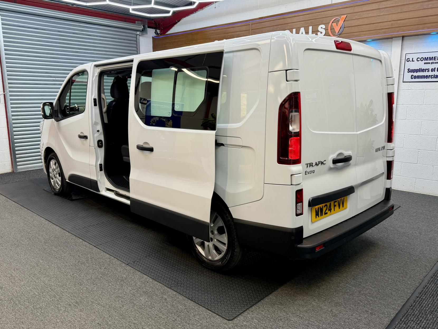 2024 Renault Trafic 2.0 dCi Blue LL30 Extra Crew Van Double Cab 6dr Diesel Manual L2 H1 Euro 6 (s/s) (150 ps) - Thumbnail 4