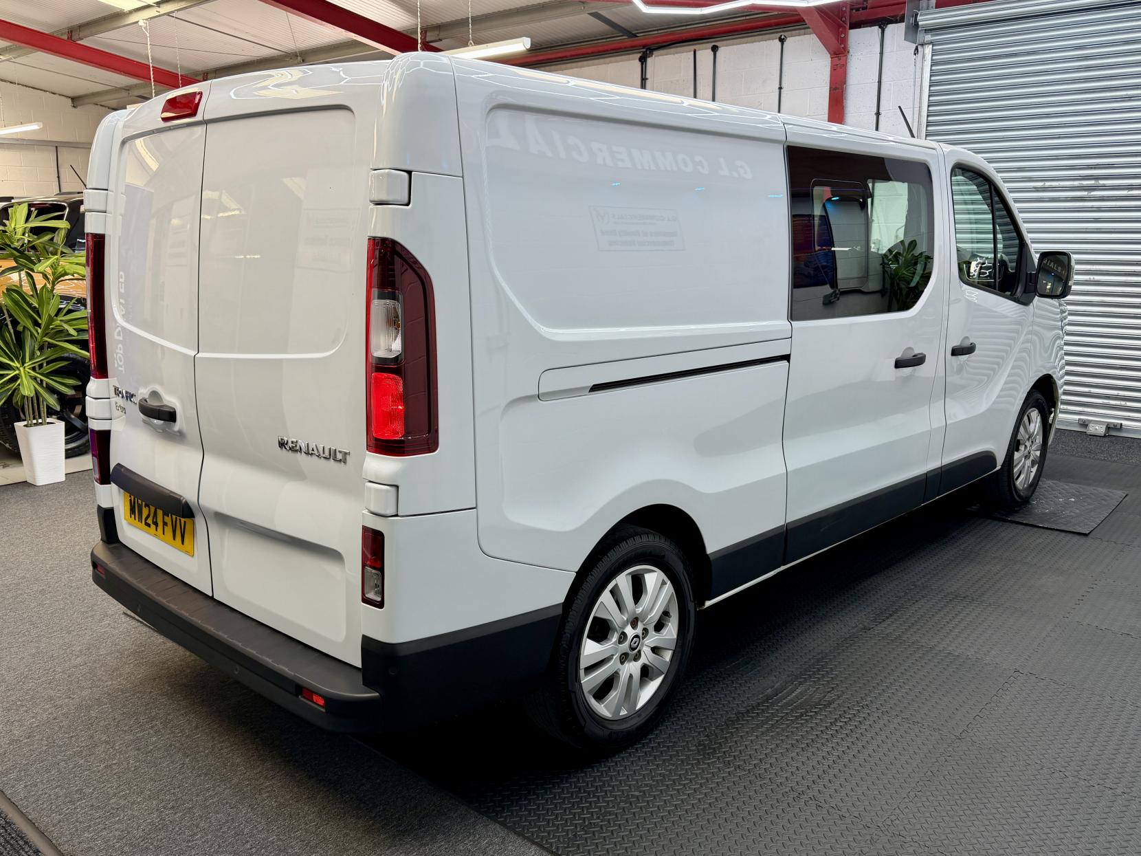 2024 Renault Trafic 2.0 dCi Blue LL30 Extra Crew Van Double Cab 6dr Diesel Manual L2 H1 Euro 6 (s/s) (150 ps) - Thumbnail 5