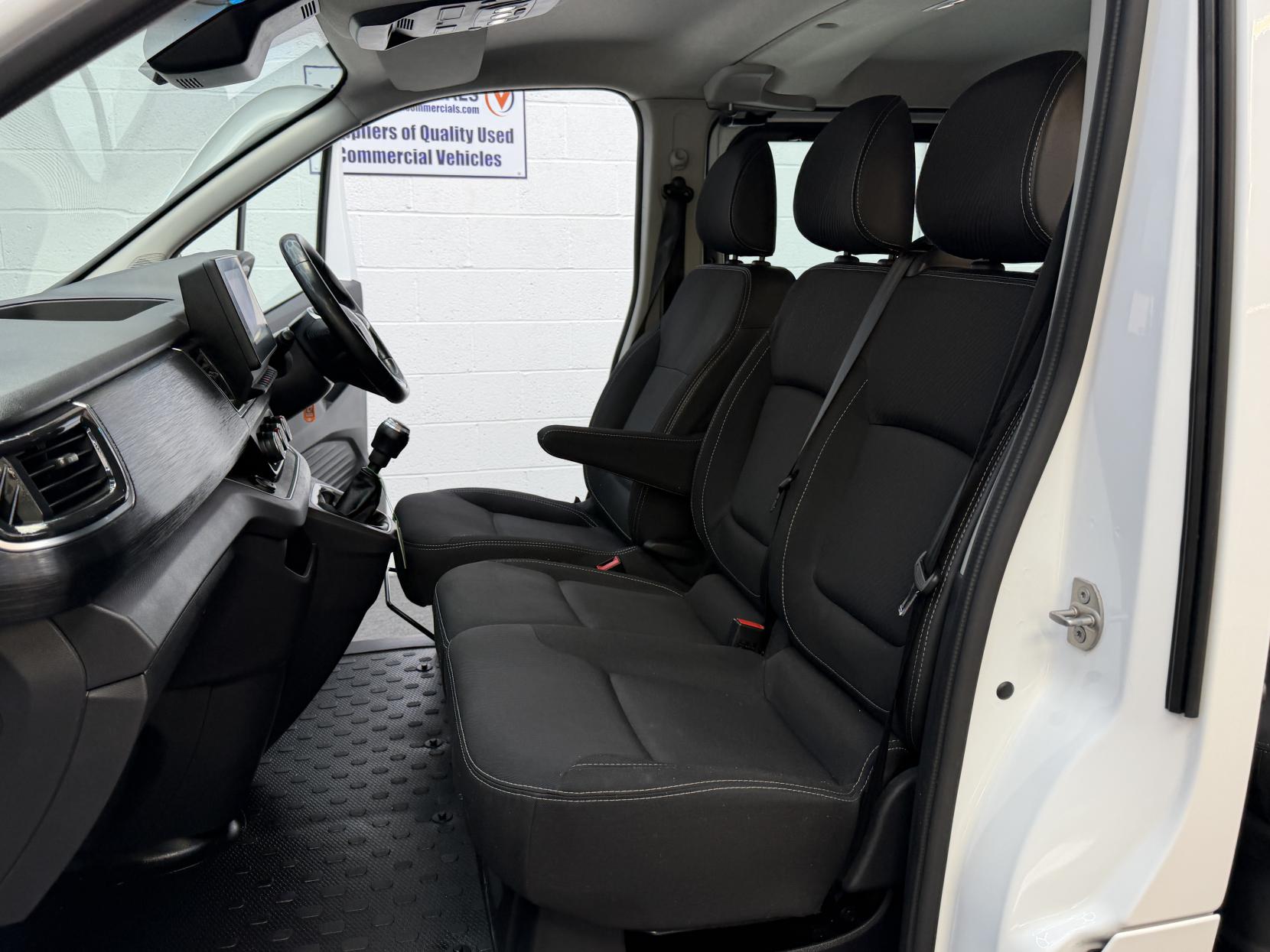 2024 Renault Trafic 2.0 dCi Blue LL30 Extra Crew Van Double Cab 6dr Diesel Manual L2 H1 Euro 6 (s/s) (150 ps) - Thumbnail 18