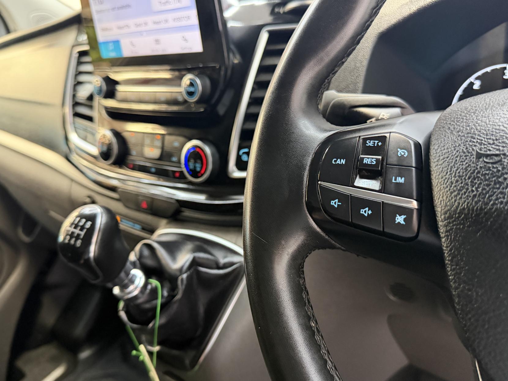 2023 Ford Transit Custom 2.0 300 EcoBlue Limited Panel Van 5dr Diesel Manual L2 H1 Euro 6 (s/s) (130 ps) - Thumbnail 10
