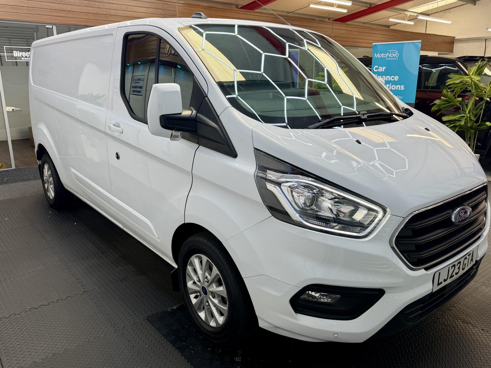 2023 Ford Transit Custom 2.0 300 EcoBlue Limited Panel Van 5dr Diesel Manual L2 H1 Euro 6 (s/s) (130 ps) - Thumbnail 6
