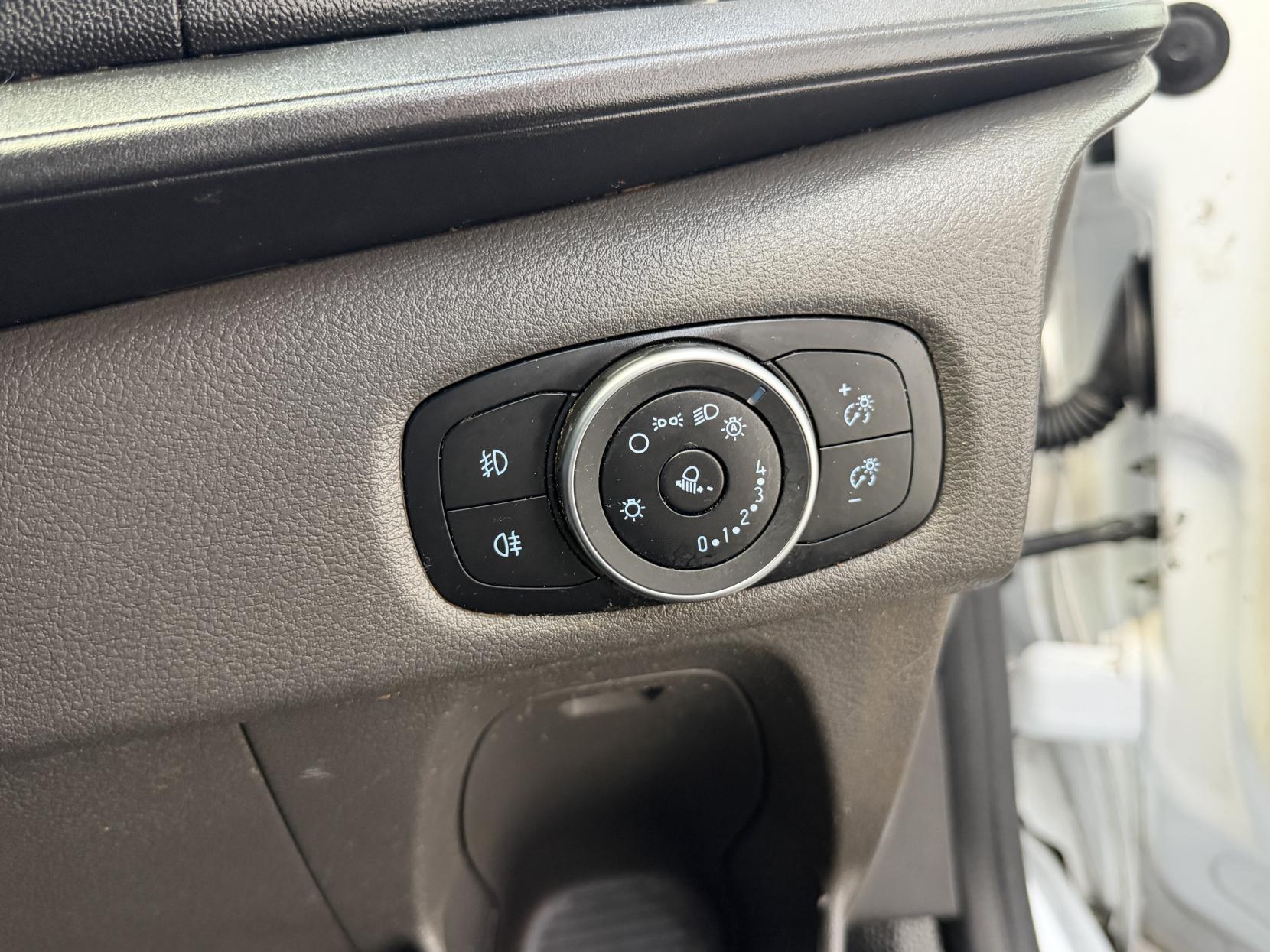 2023 Ford Transit Custom 2.0 300 EcoBlue Limited Panel Van 5dr Diesel Manual L2 H1 Euro 6 (s/s) (130 ps) - Thumbnail 15