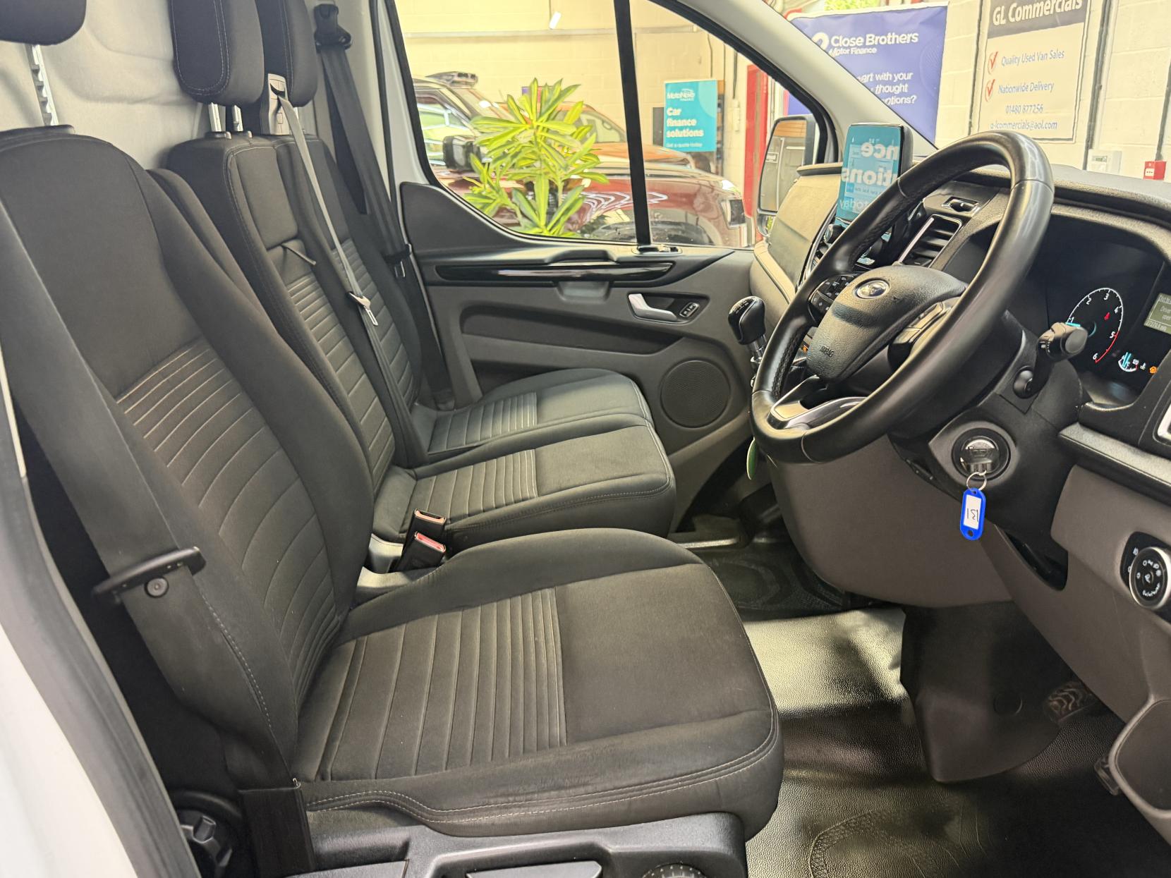 2023 Ford Transit Custom 2.0 300 EcoBlue Limited Panel Van 5dr Diesel Manual L2 H1 Euro 6 (s/s) (130 ps) - Thumbnail 12
