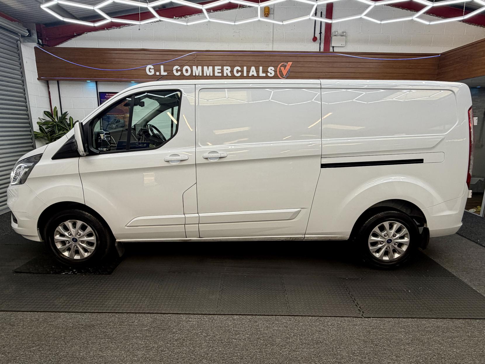 2023 Ford Transit Custom 2.0 300 EcoBlue Limited Panel Van 5dr Diesel Manual L2 H1 Euro 6 (s/s) (130 ps) - Thumbnail 5