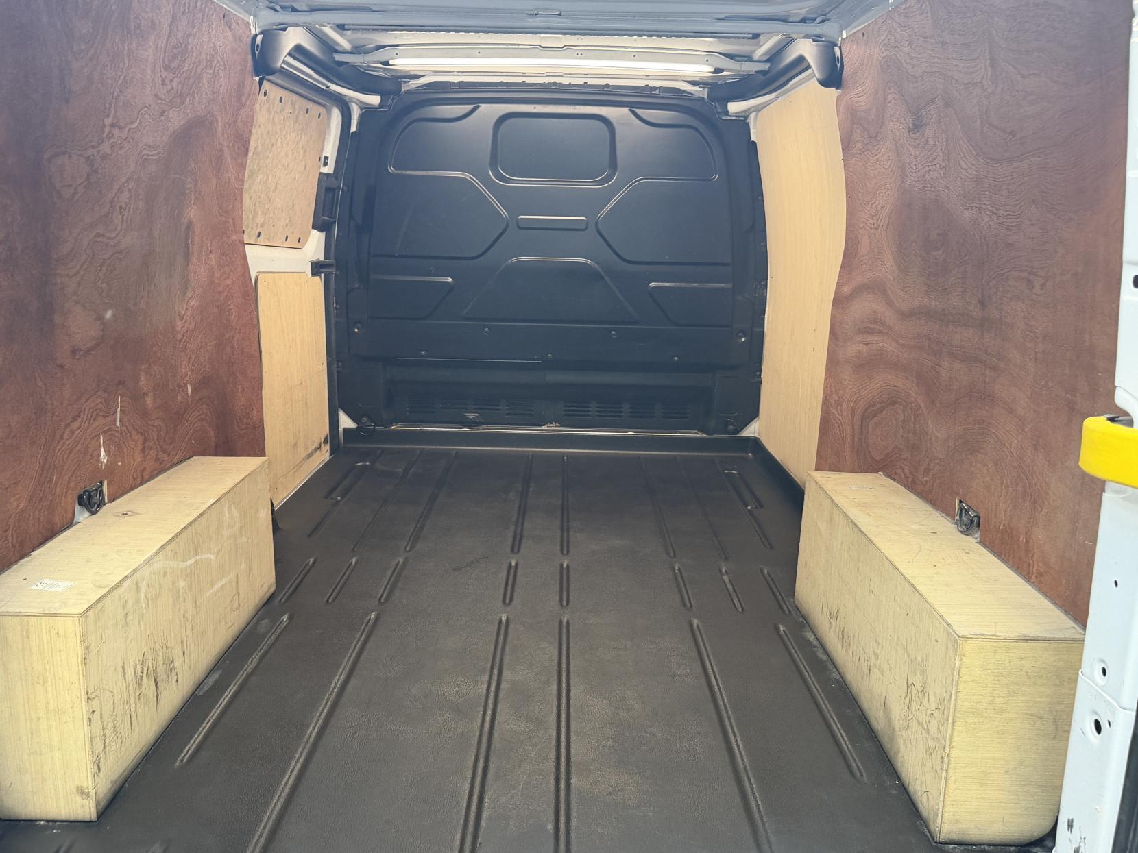 2023 Ford Transit Custom 2.0 300 EcoBlue Limited Panel Van 5dr Diesel Manual L2 H1 Euro 6 (s/s) (130 ps) - Thumbnail 23
