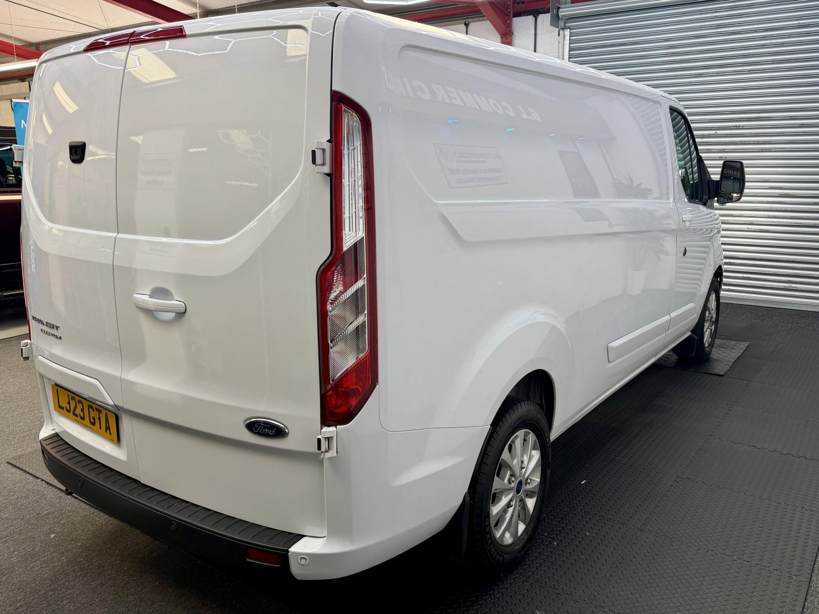 2023 Ford Transit Custom 2.0 300 EcoBlue Limited Panel Van 5dr Diesel Manual L2 H1 Euro 6 (s/s) (130 ps) - Thumbnail 3
