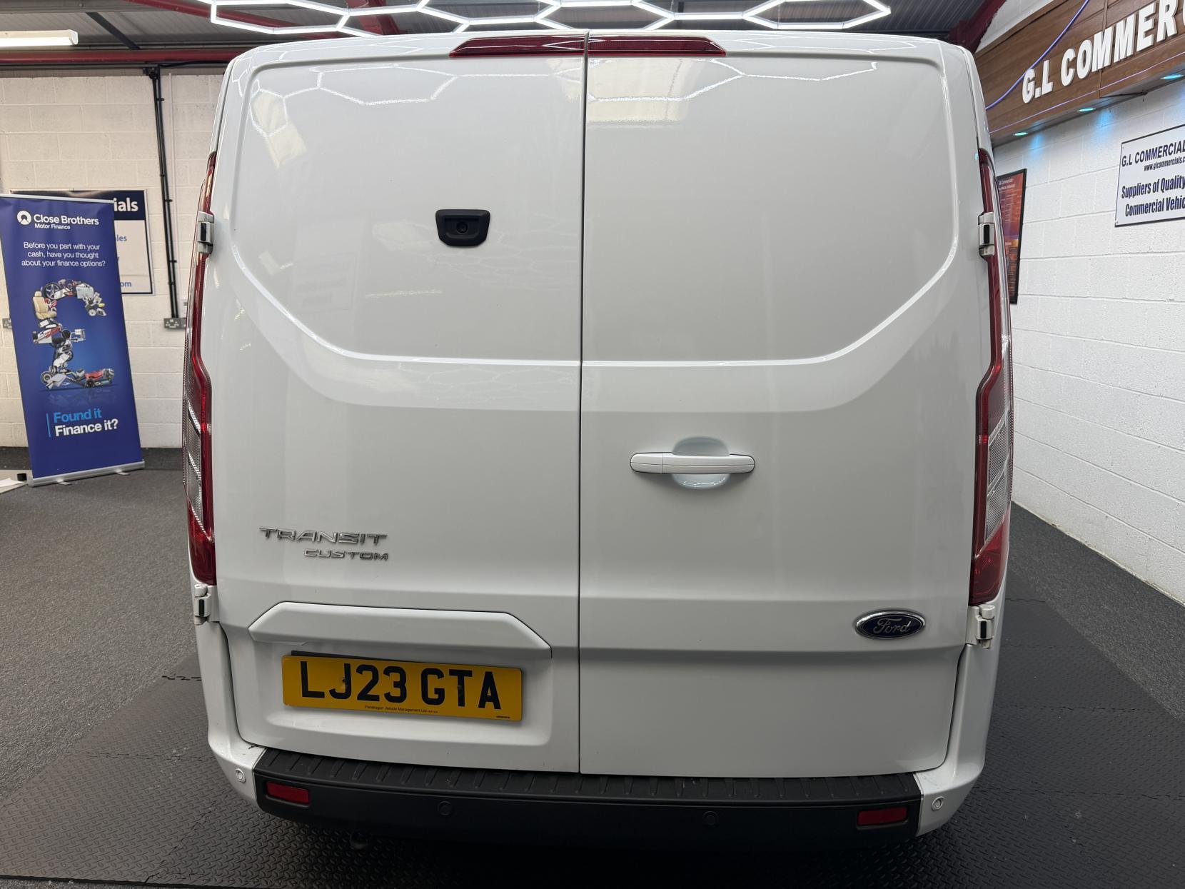 2023 Ford Transit Custom 2.0 300 EcoBlue Limited Panel Van 5dr Diesel Manual L2 H1 Euro 6 (s/s) (130 ps) - Thumbnail 4
